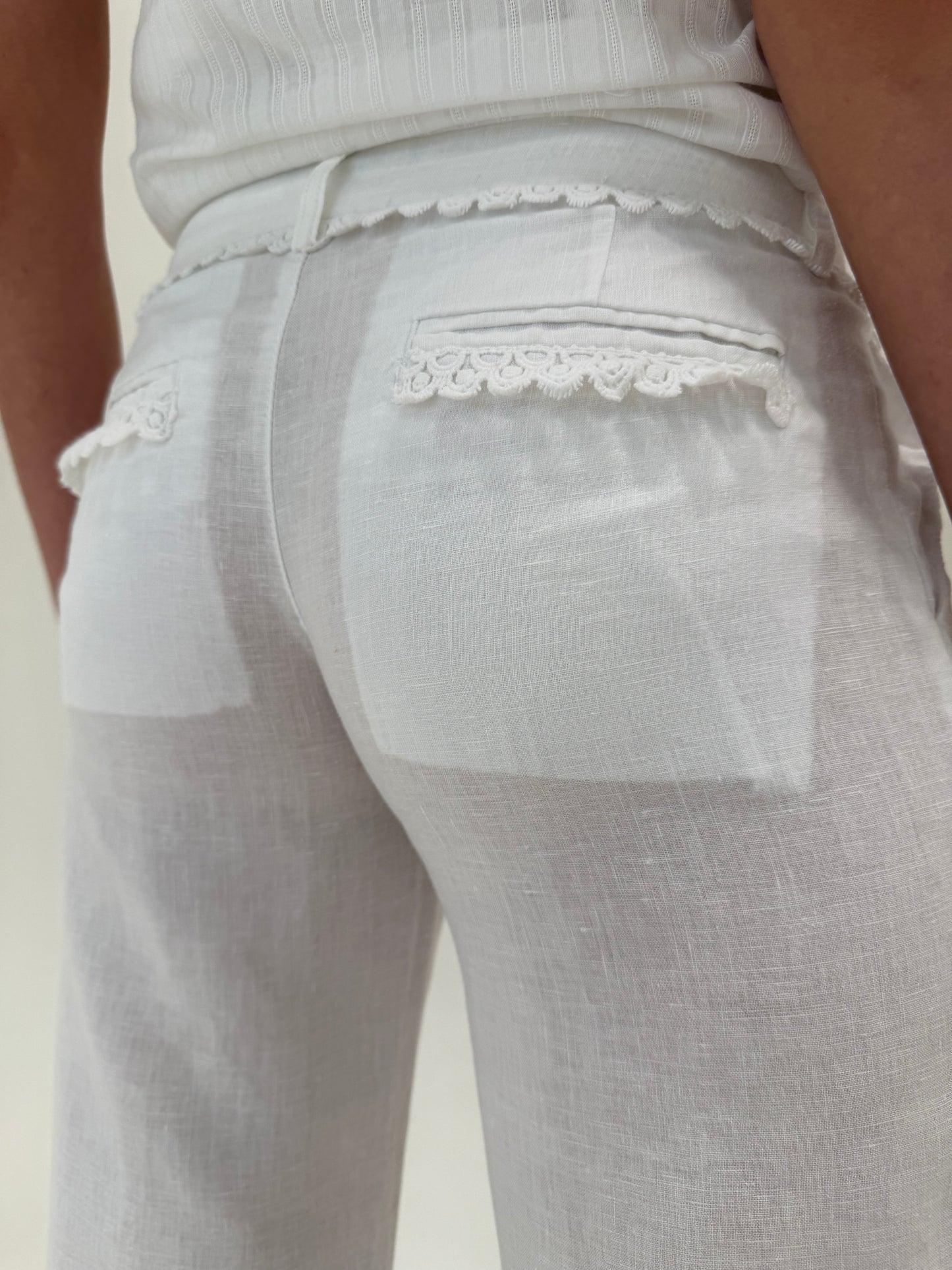 Pantaloni palazzo din in premium cu dantelă macrame