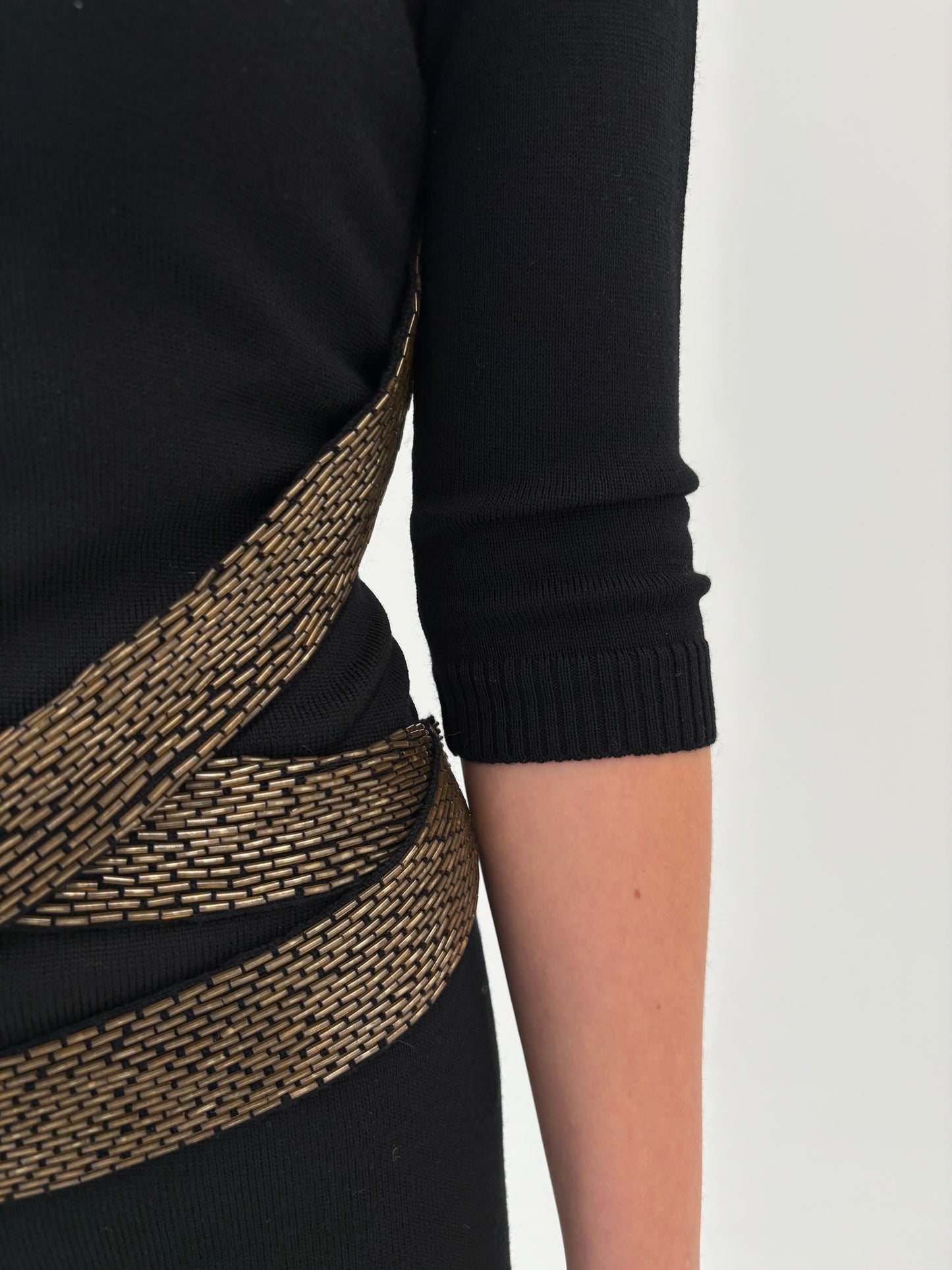 LBD din lana merino extrafina cu ‘cordoane’integral cu aplicații manuale