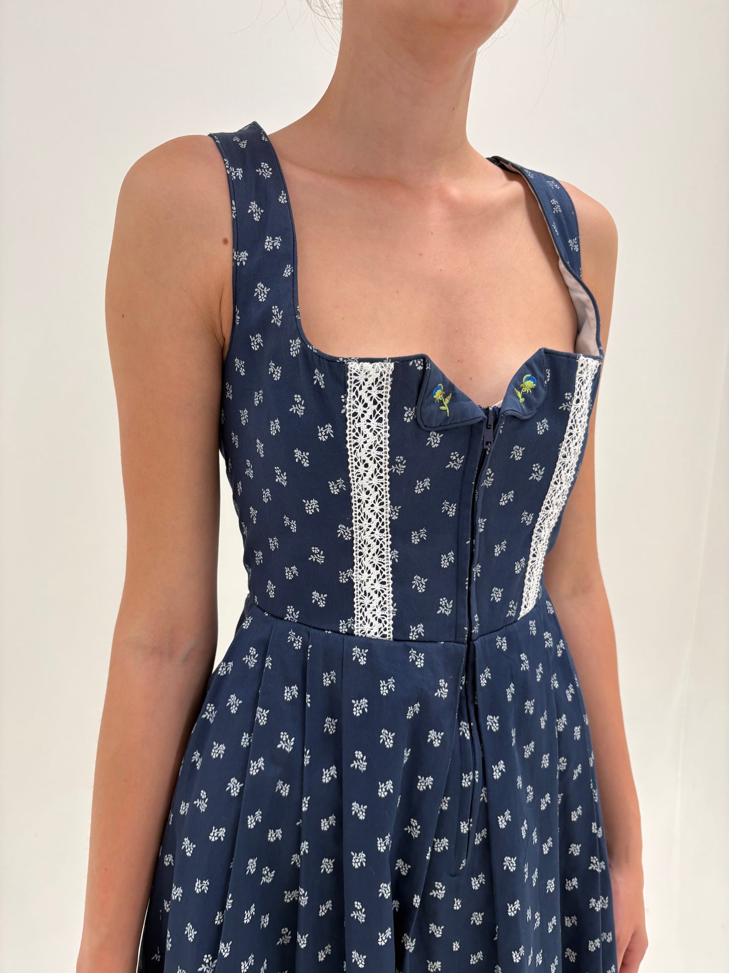 Rochie vintage din pânză de bumbac cu corsaj