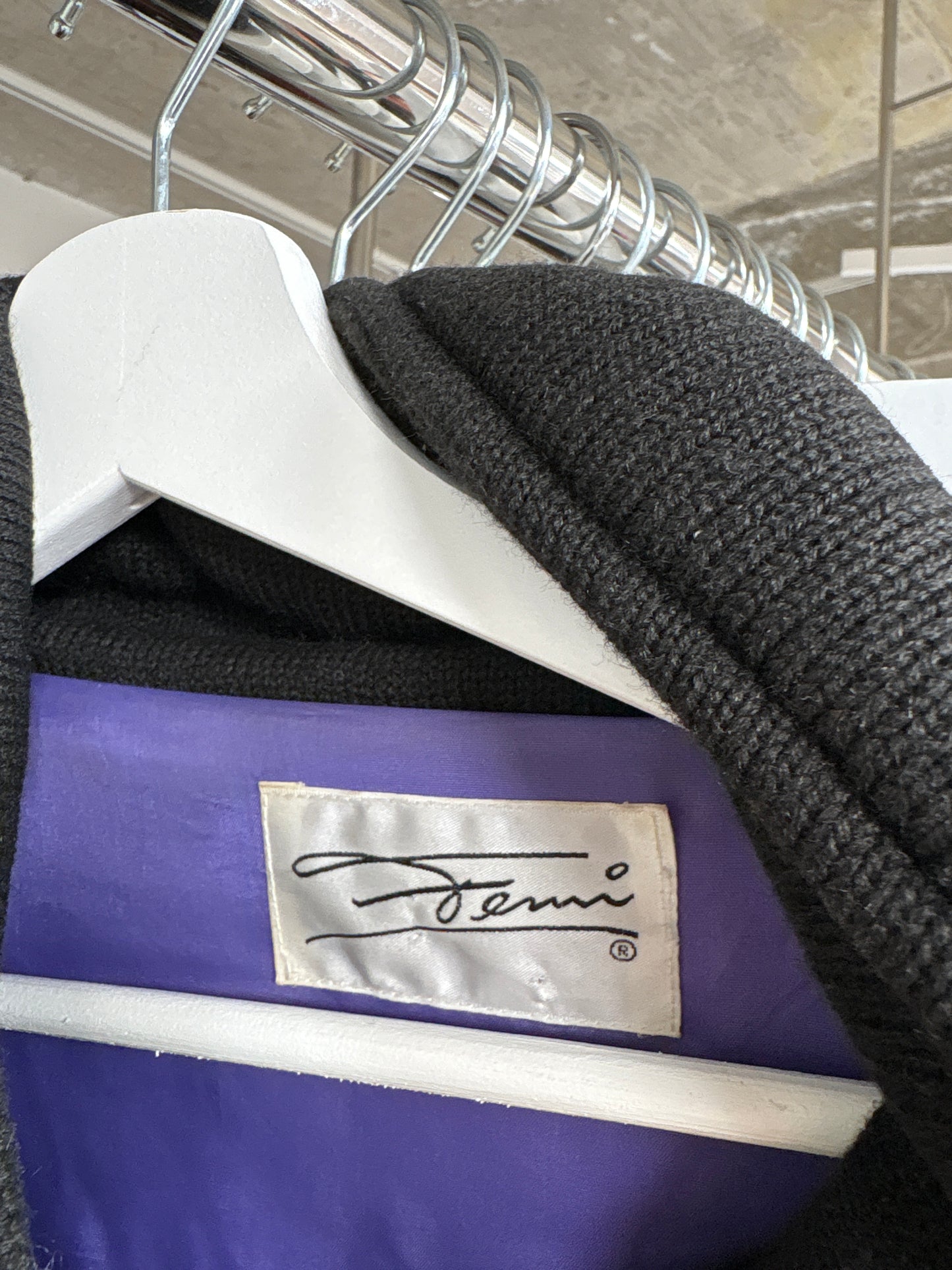 Jacheta vintage neagră groasă și lungă cu aplicații manuale din lana extrafina