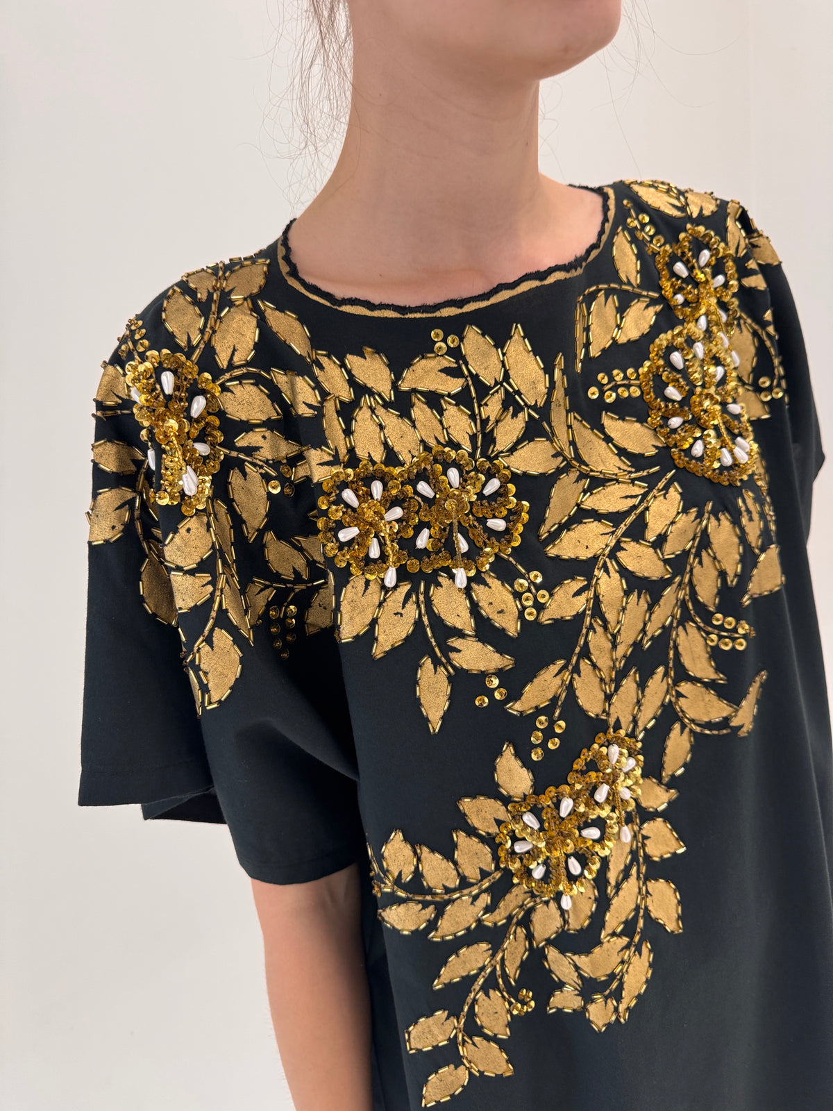 Kaftan cu print manual auriu pudrat și aplicații manuale superbe
