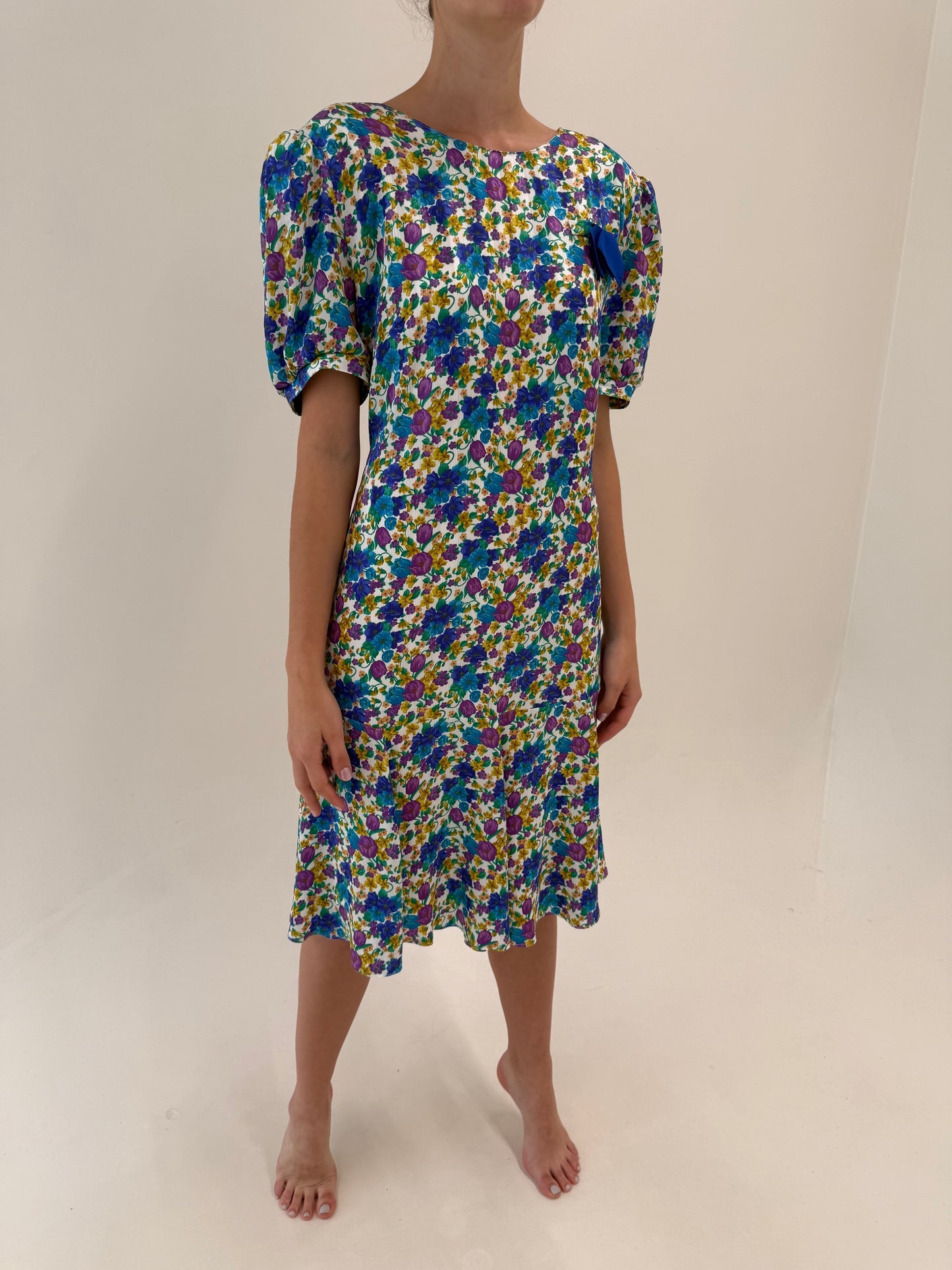 Rochie vintage cu print floral superb și umeri bufanți midi