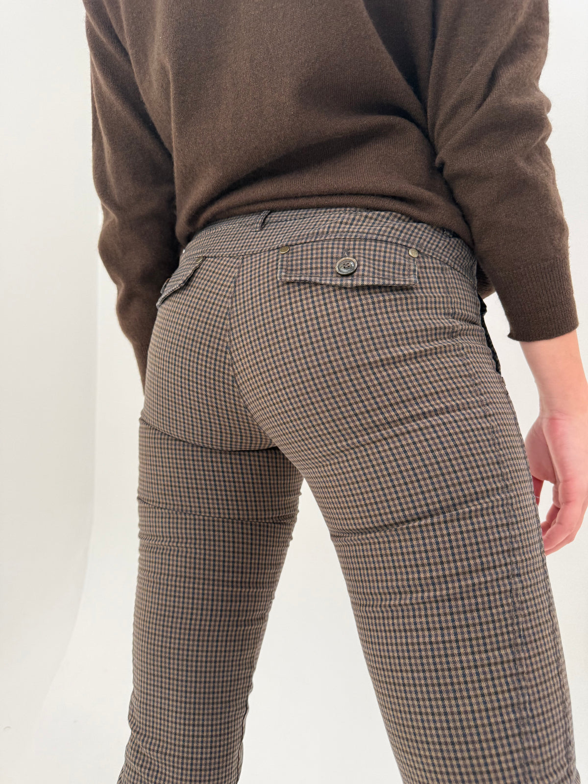 Pantaloni Max Mara petite chocolate brown în carouri mărunte ultra confort