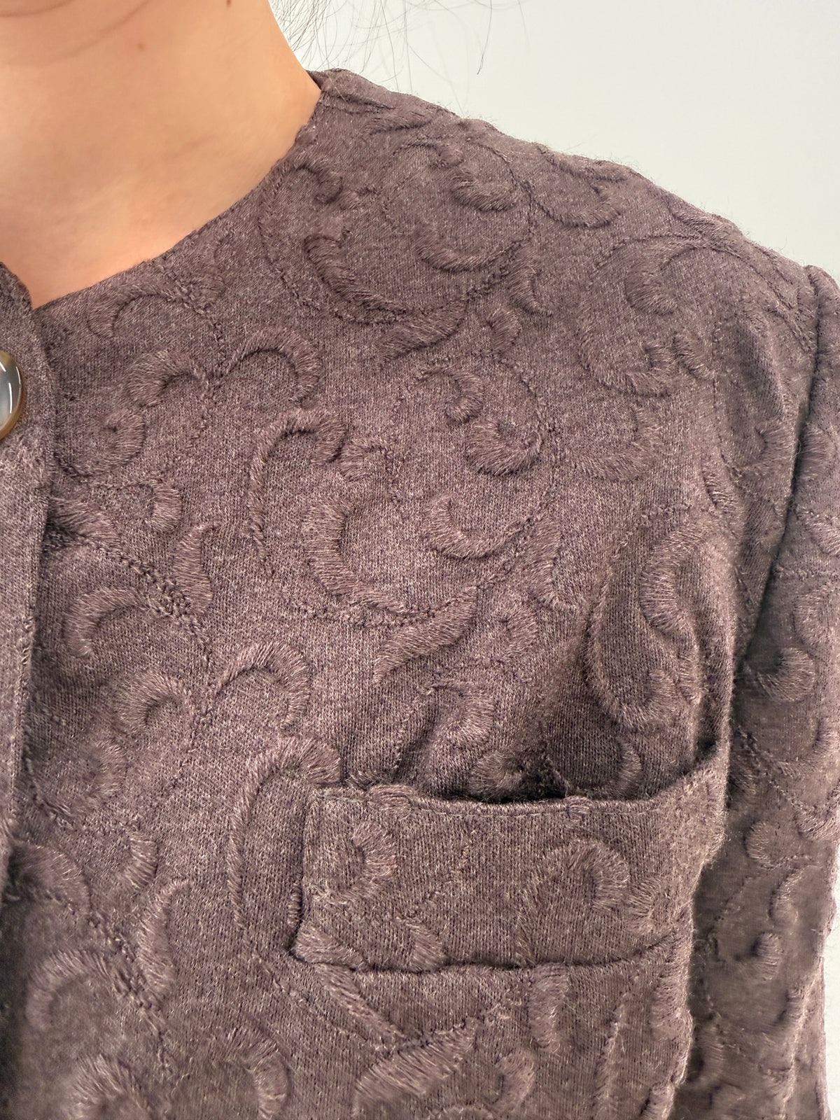 Sacou taupe de brand luxury italian din lana excepțională texturată cu broderie ca o dantelă