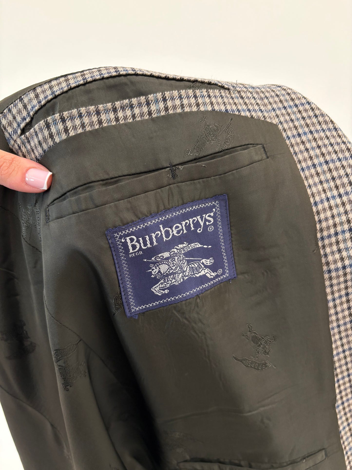 Sacou Burberry în carouri din lana extrafina