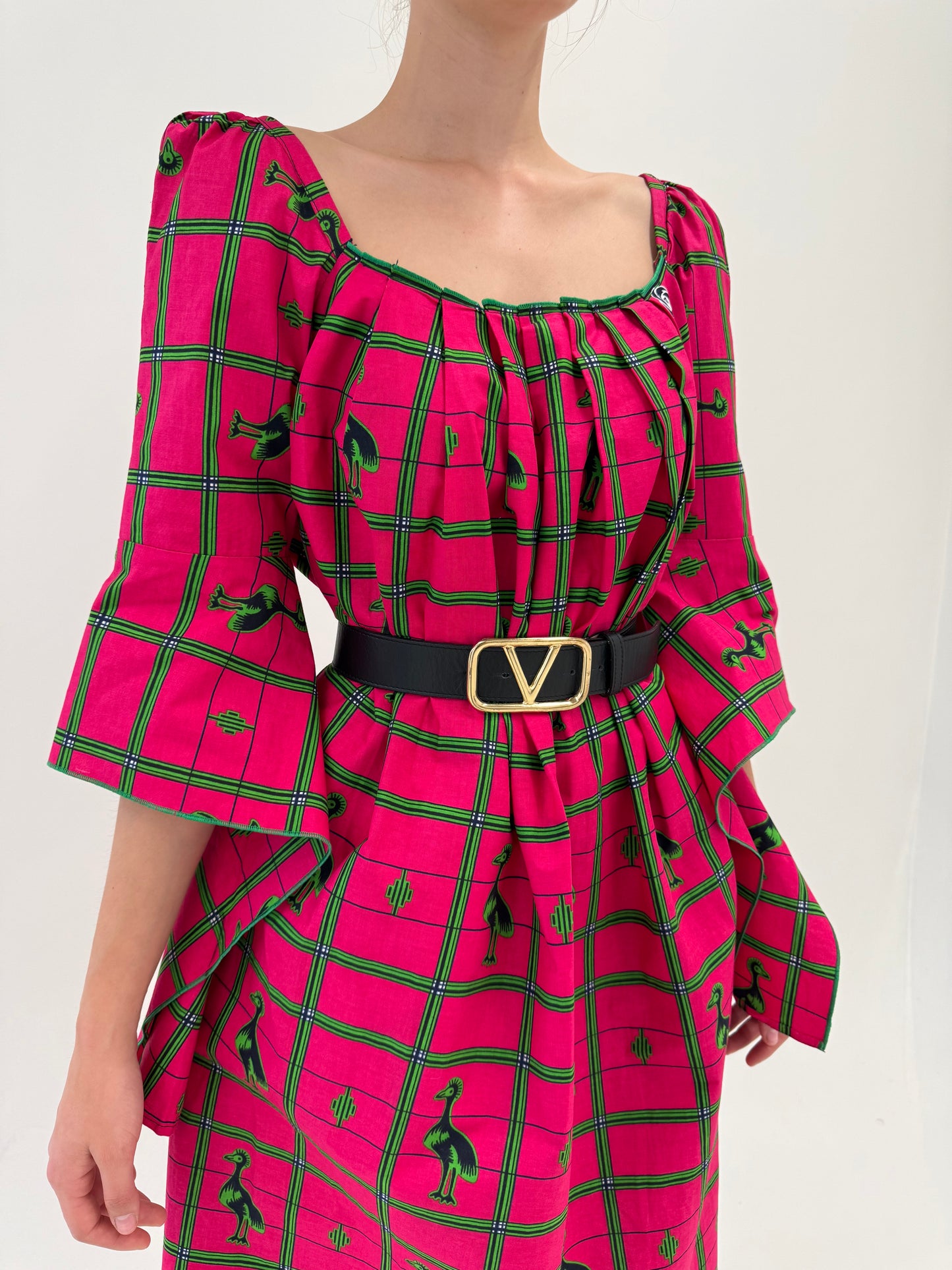 Rochie maxi fucsia din pânză de bumbac printat manual în croi deosebit