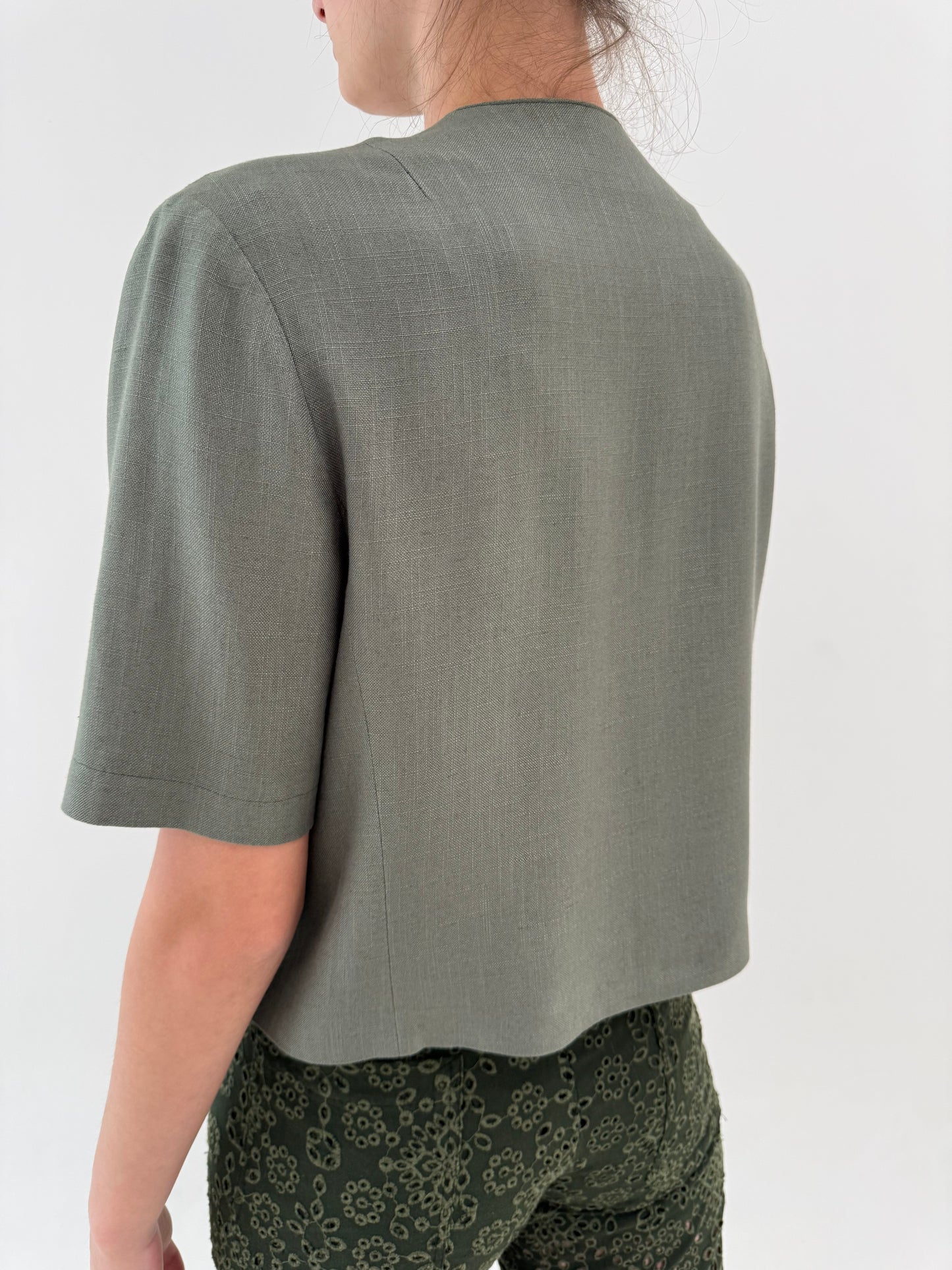 Sacou din pânză de in Sage green in croi lejer minimalist