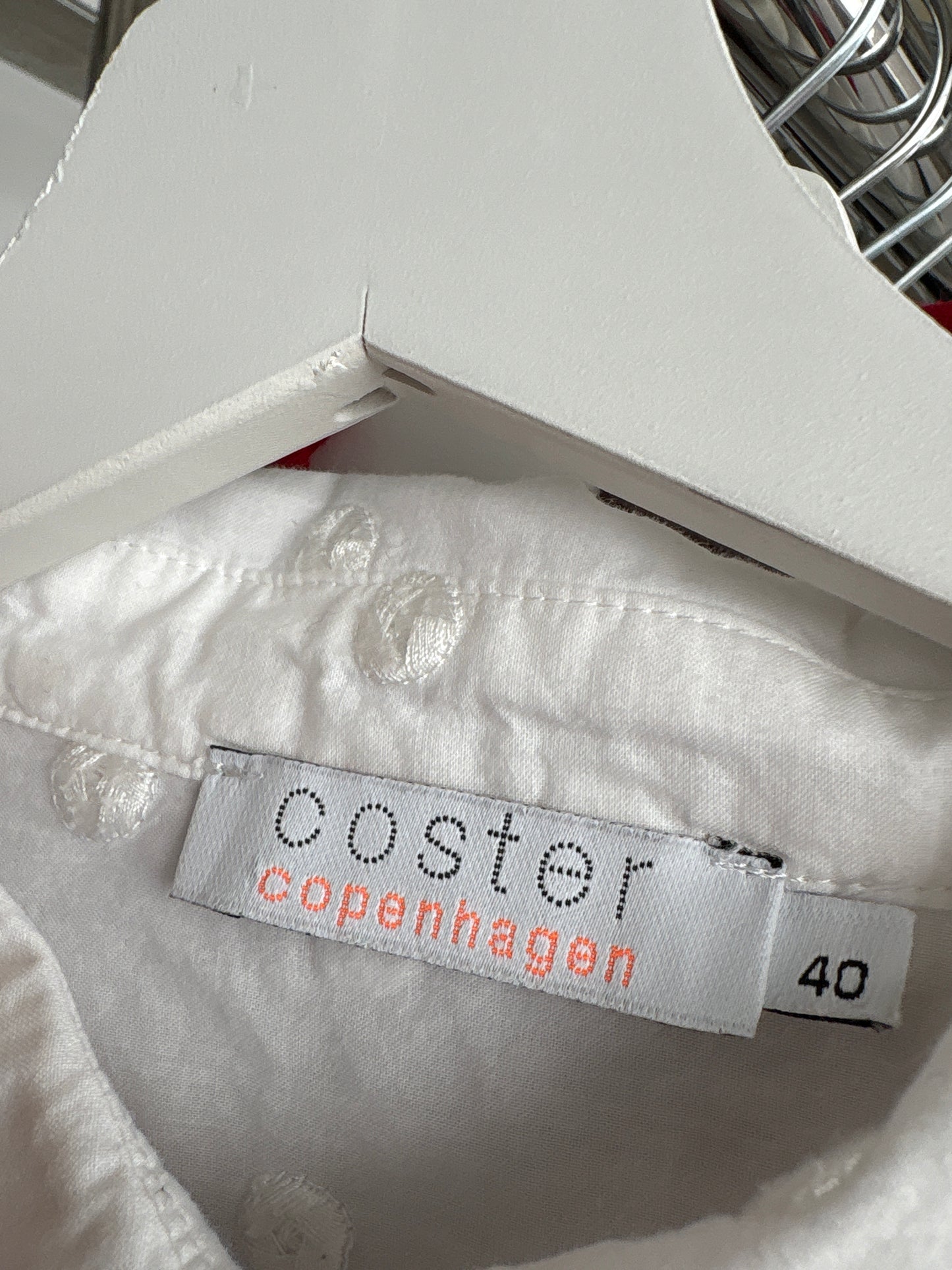 Cămașa premium albă în croi lejer integral cu buline brodate