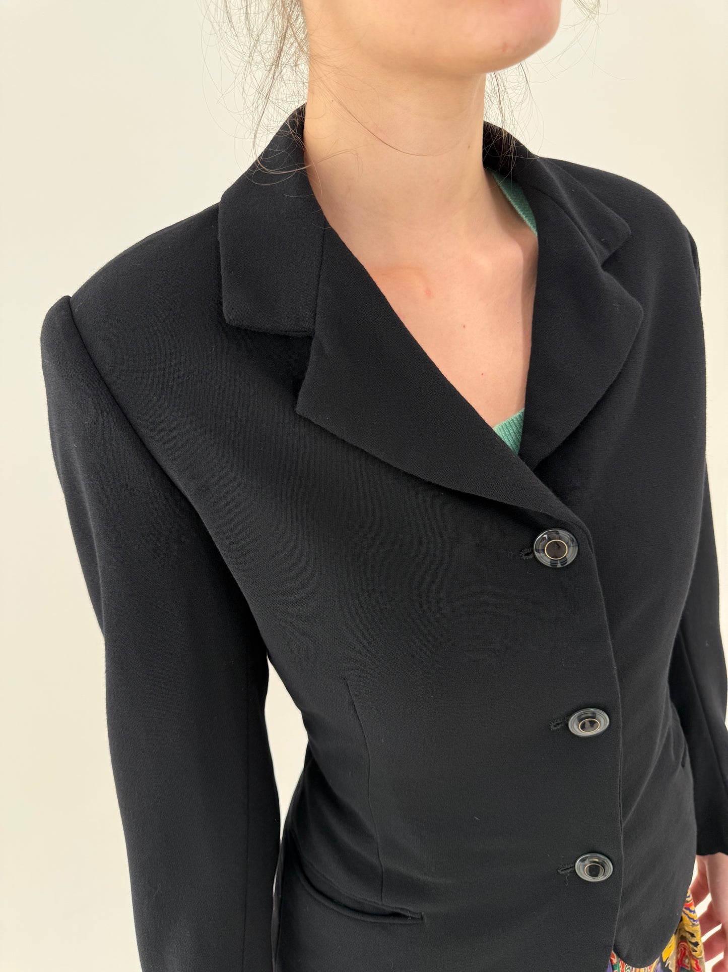 Sacou negru cambrat din lanita subțire