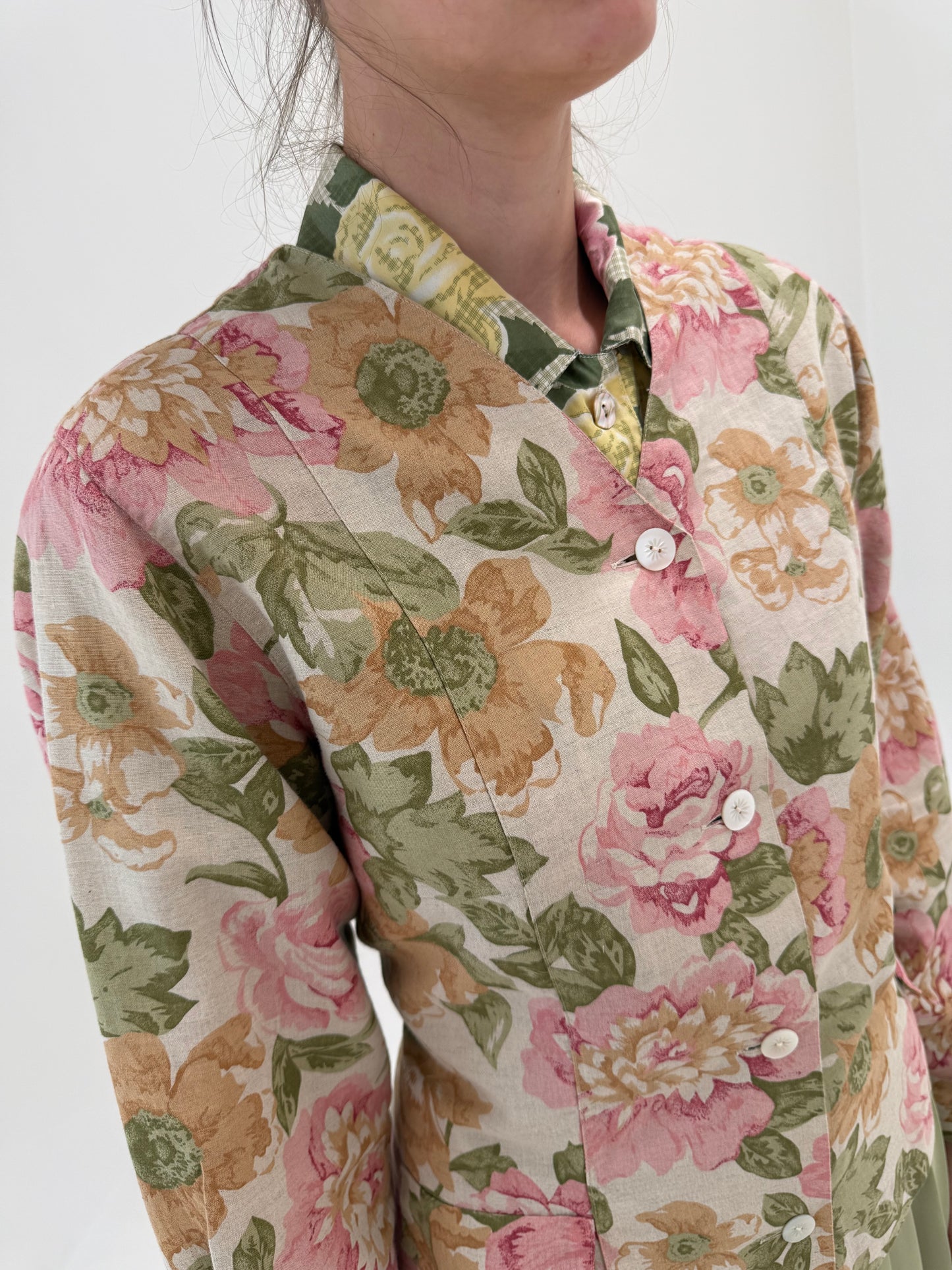 Sacou vintage din pânză de in în croi minimalist cu print superb cu trandafiri