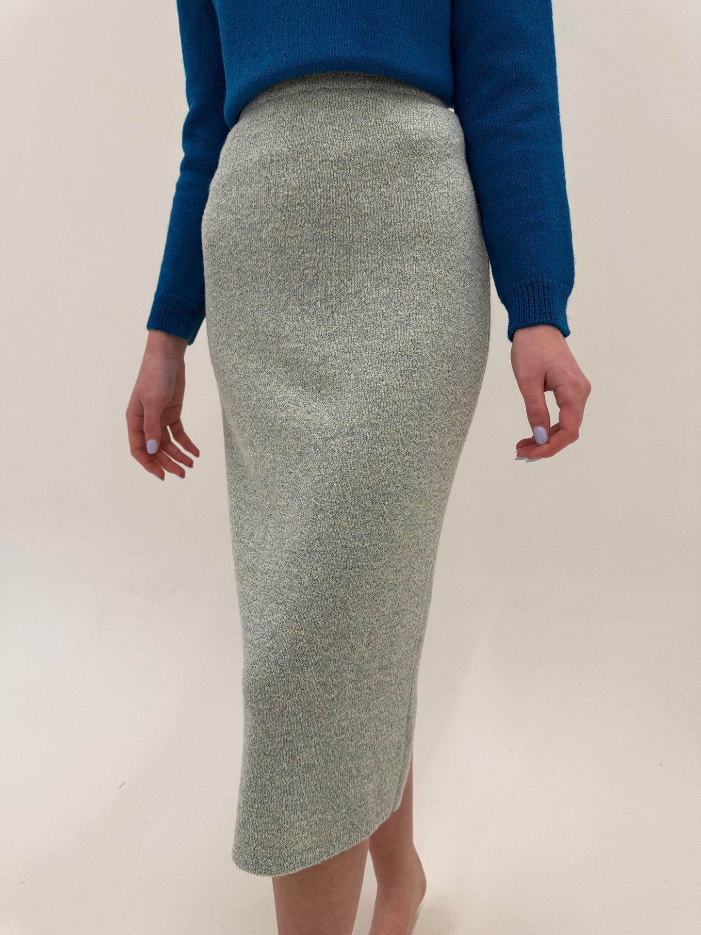 Fustă midi spre maxi din tricot de lan extrafina melanj silver gray cu baby blue