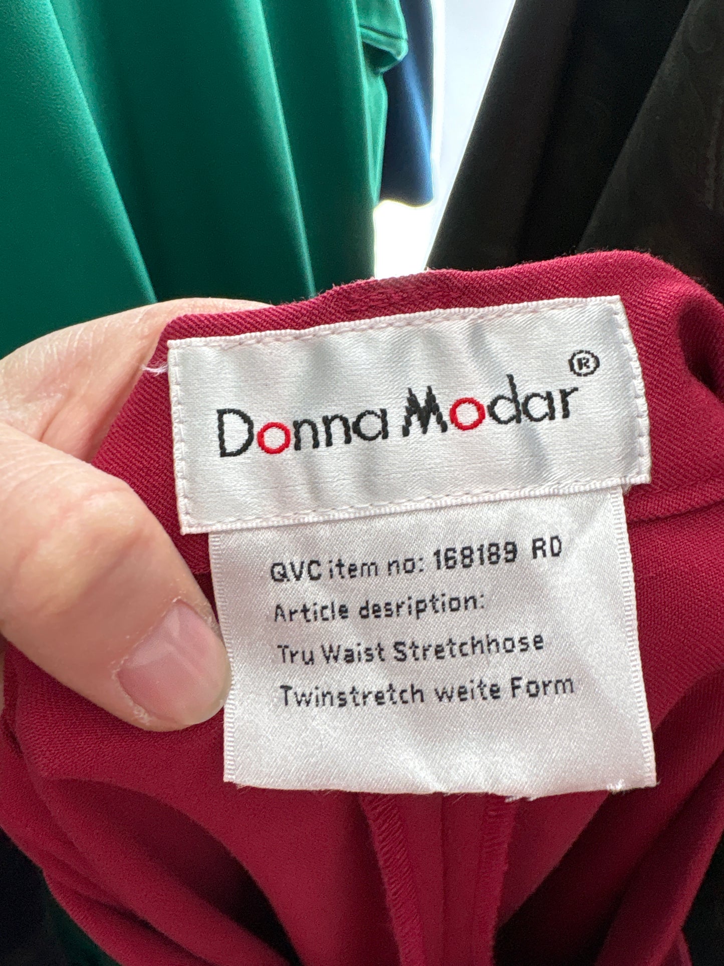 Pantaloni palazzo raspberry red din twill de vâscoza cu cădere superbă