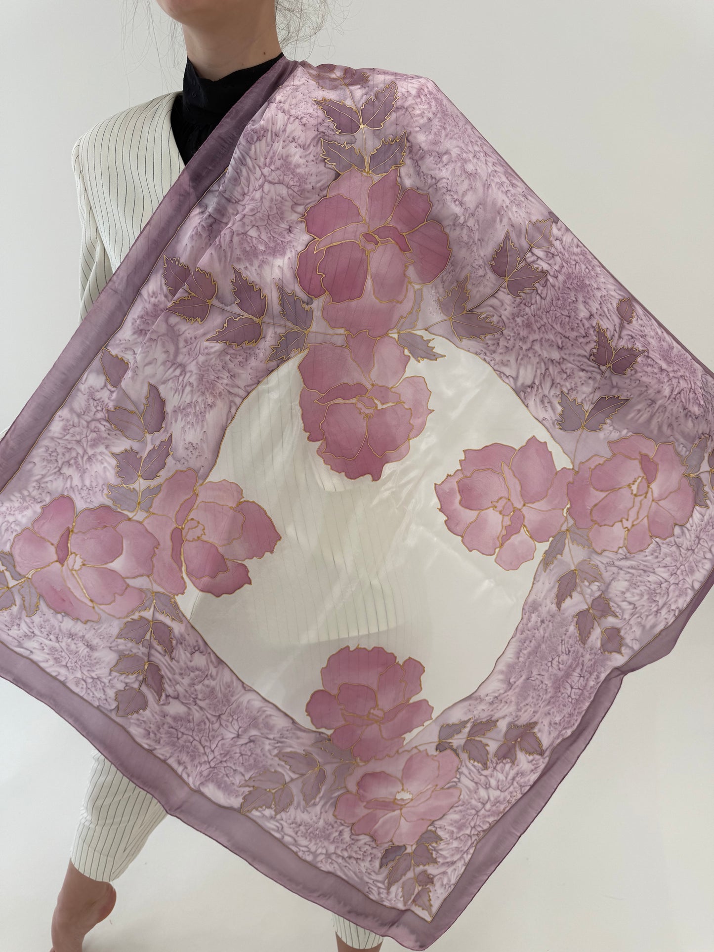 Eșarfă din mătase naturală cu print floral manual în nuanțe dusty de roz
