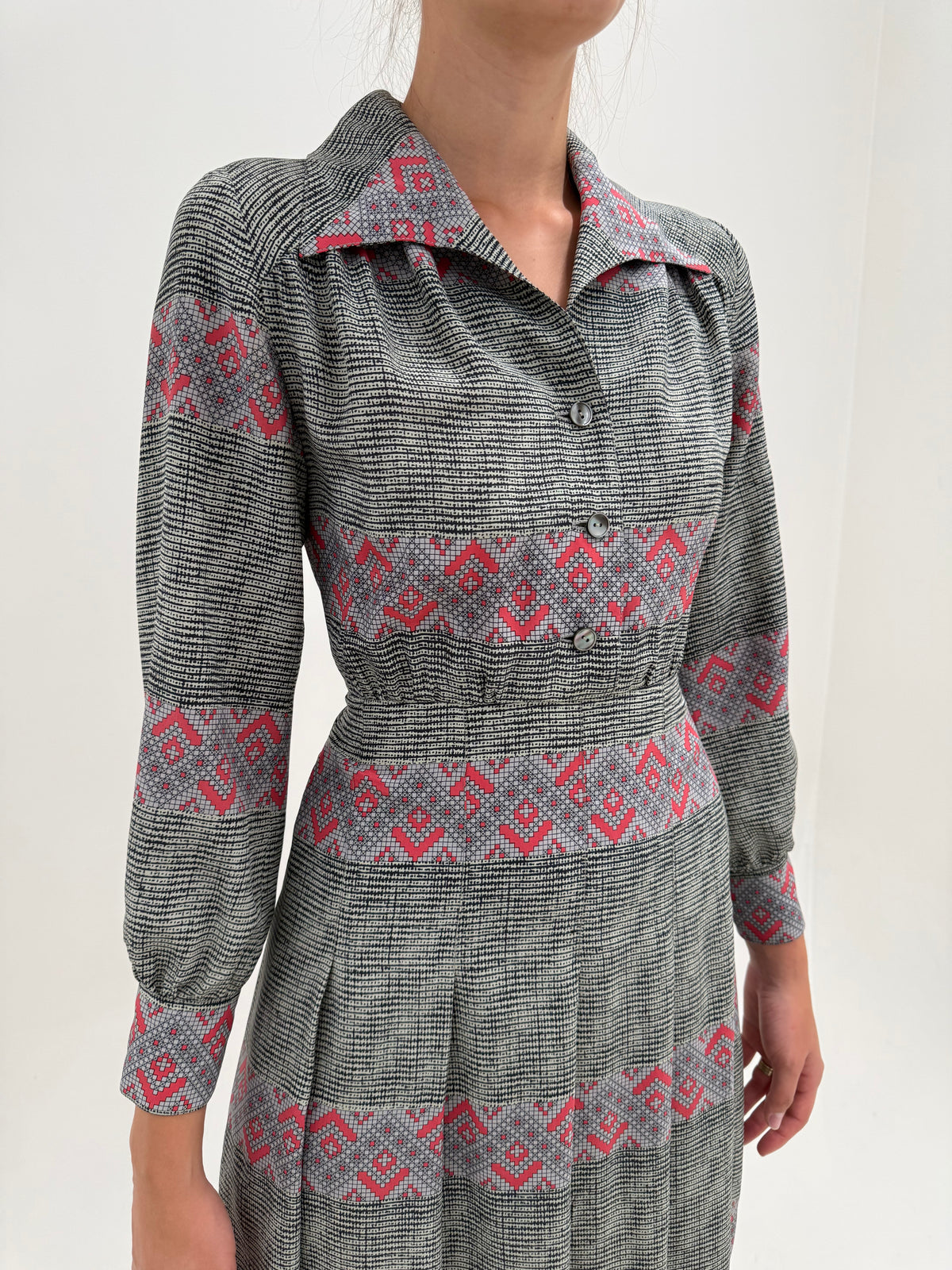 Rochie old vintage anii 70 din mătase naturală cu print geometric