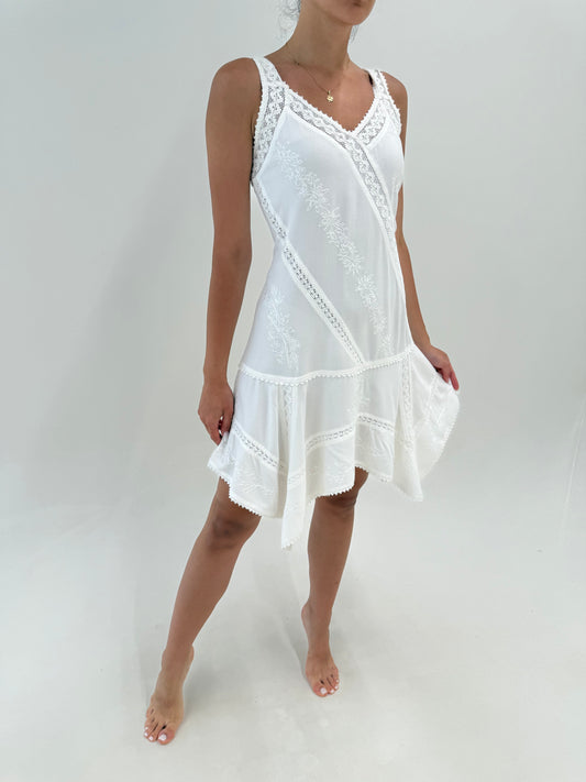 Rochie vintage bijuterie cu talie reglabilă, broderie și macrame lucrat manual