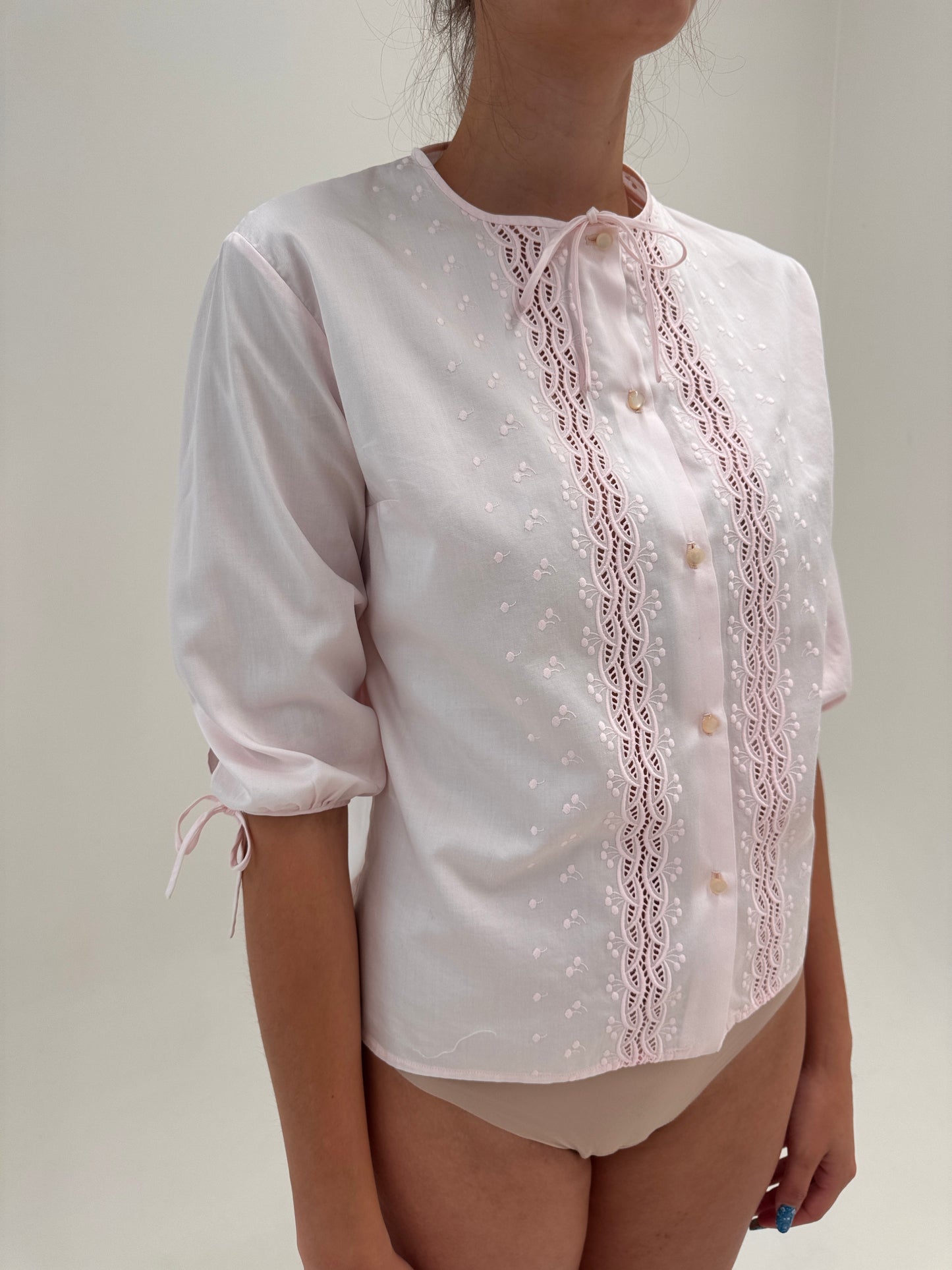 Cămașa vintage powder pink cu broderie din poplin ușor satinat premium