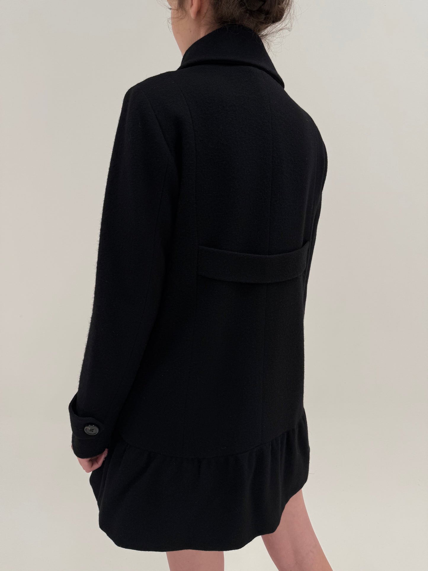 Palton Max Mara negru din lana extrafina în croi deosebit