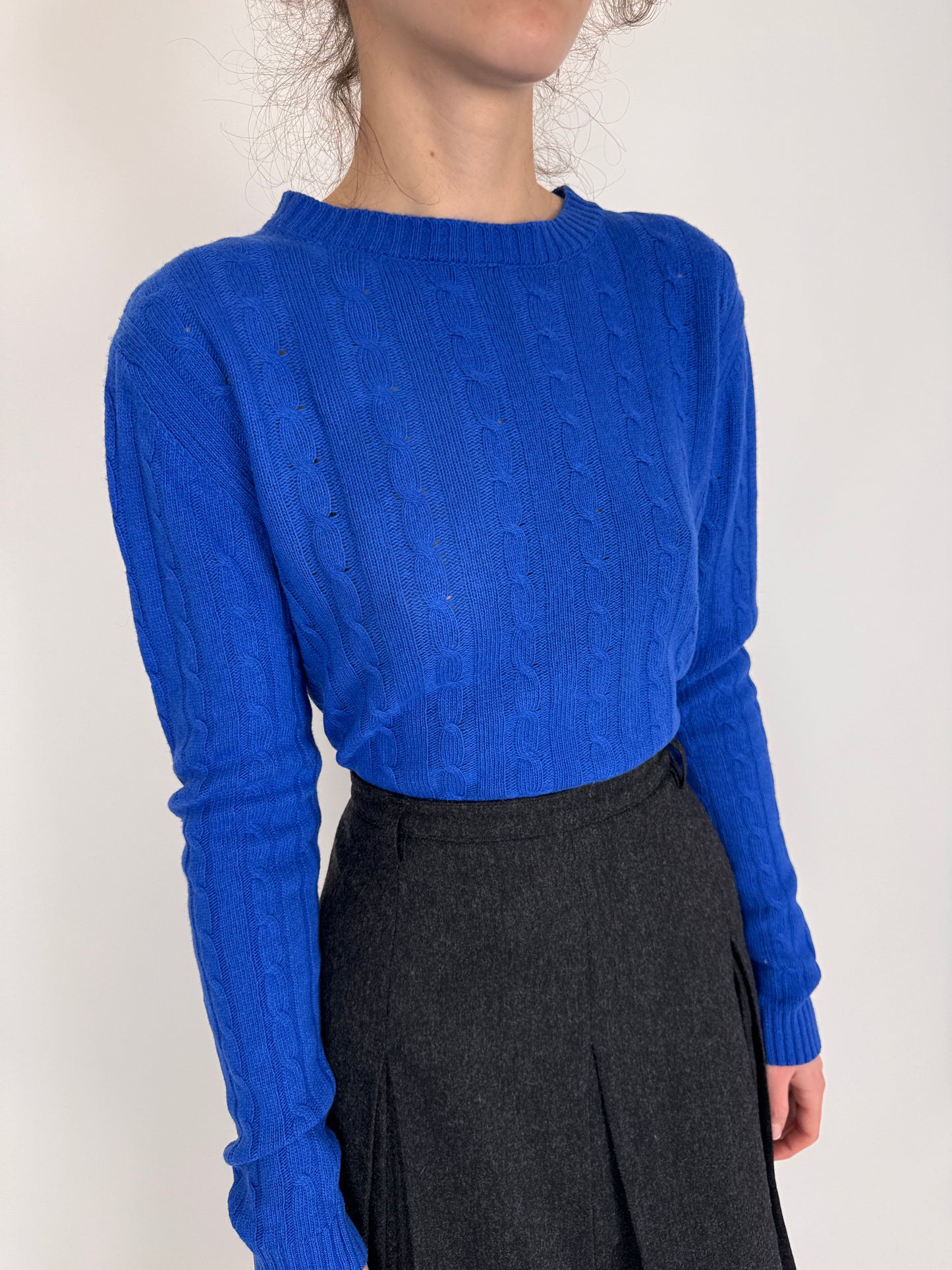Pulover subtire albastru regal cin lana merino extrafina cu torsade