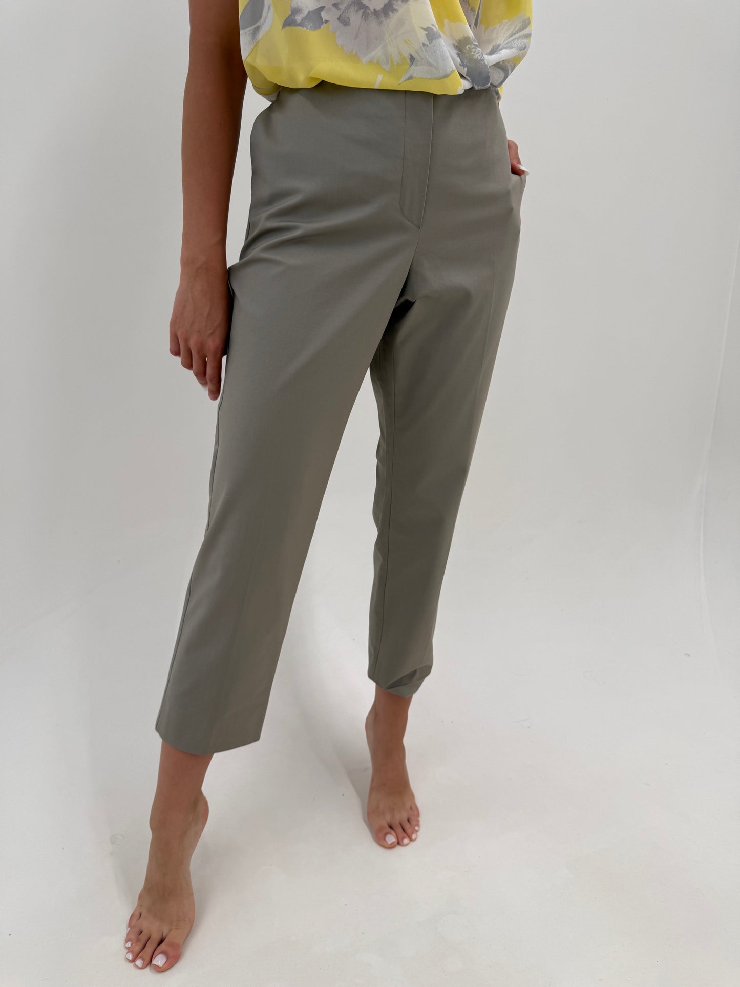 Pantaloni ultra luxury Armani petite warm gray din poplin modelator de bumbac
