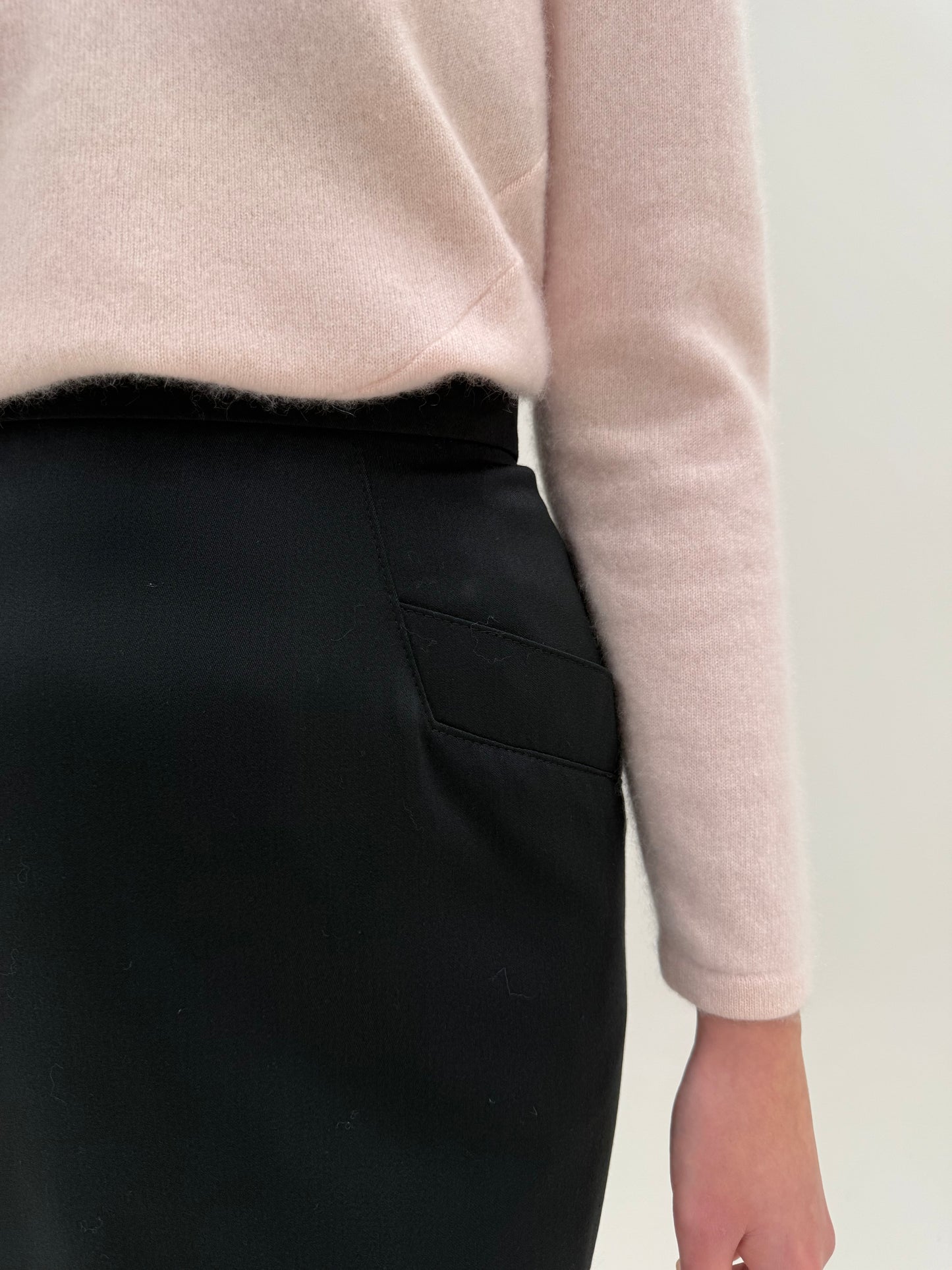 Fustă midi spre maxi neagră conică cu talie ultra înaltă din lana extrafina