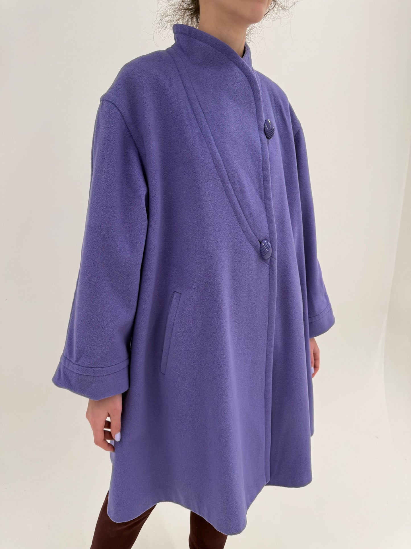 Palton lavandă în croi tip capa din stofă excepțională de lana cu cașmir