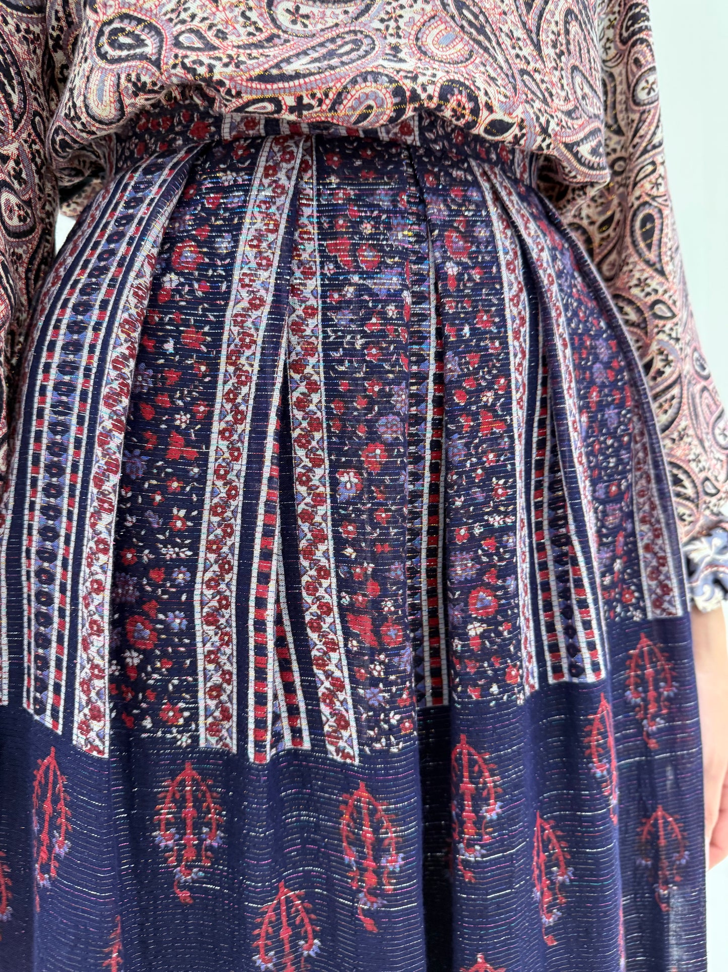 Fustă vintage spectaculoasă din cea mai fină panzica cu inserții de lurex din argintiu