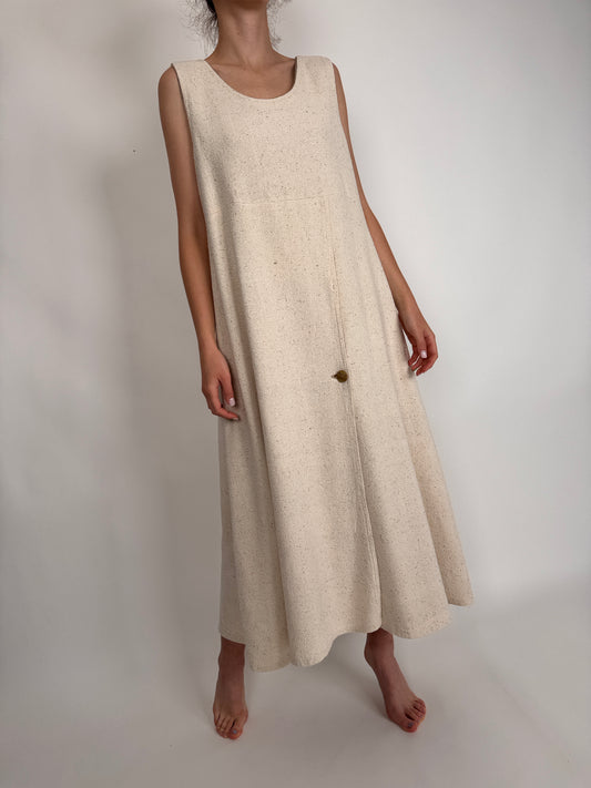 Rochie linen nude din pânză grea excepțională în croi minimalist