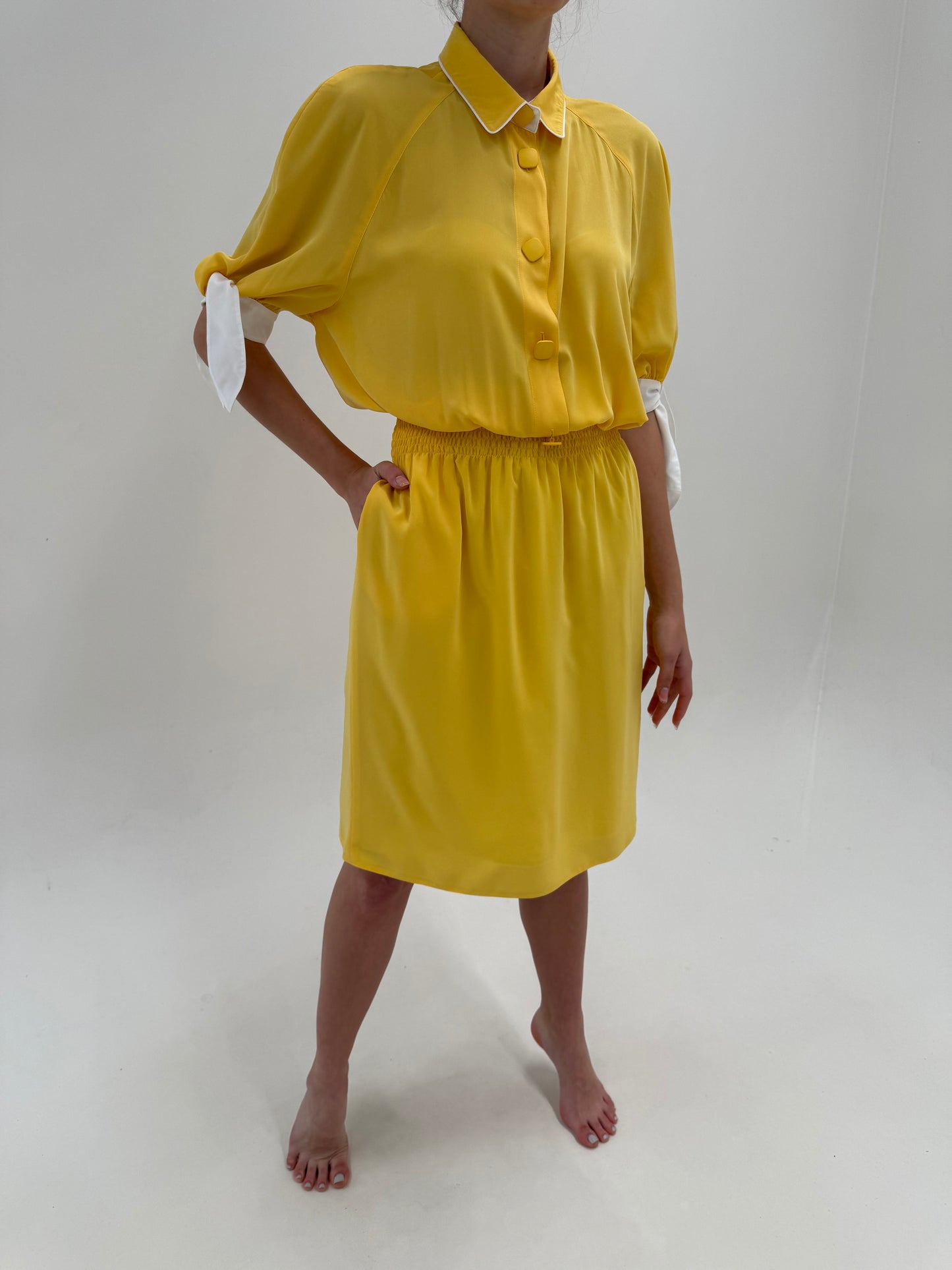 Rochie ultra chic butter yellow cu talie elastică ultra marcată înaltă și buzunare