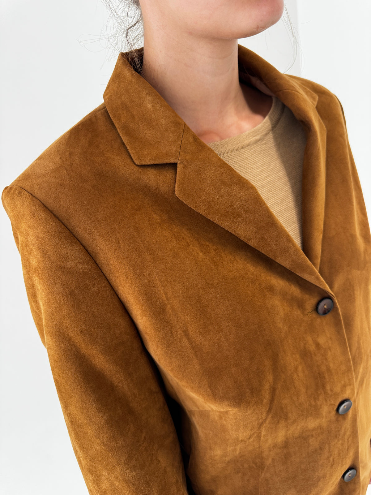 Costum vintage nou cu eticheta caramel brown și aspect de piele întoarsă
