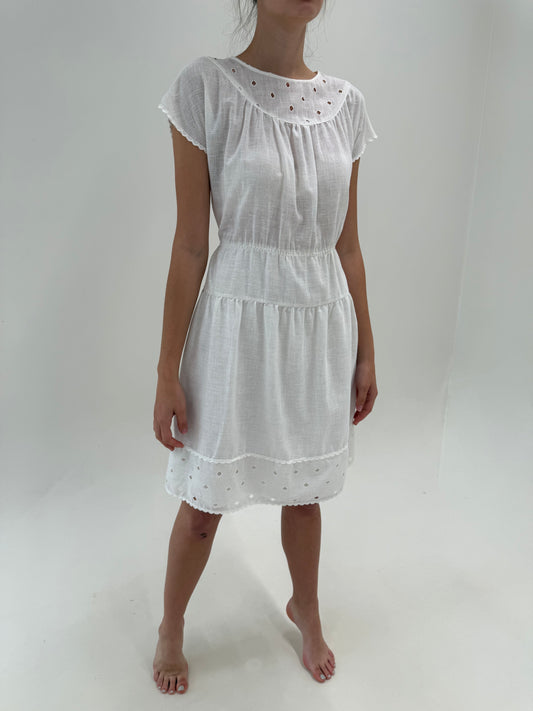 Rochie albă din panzica de bumbac cu broderie anglaise
