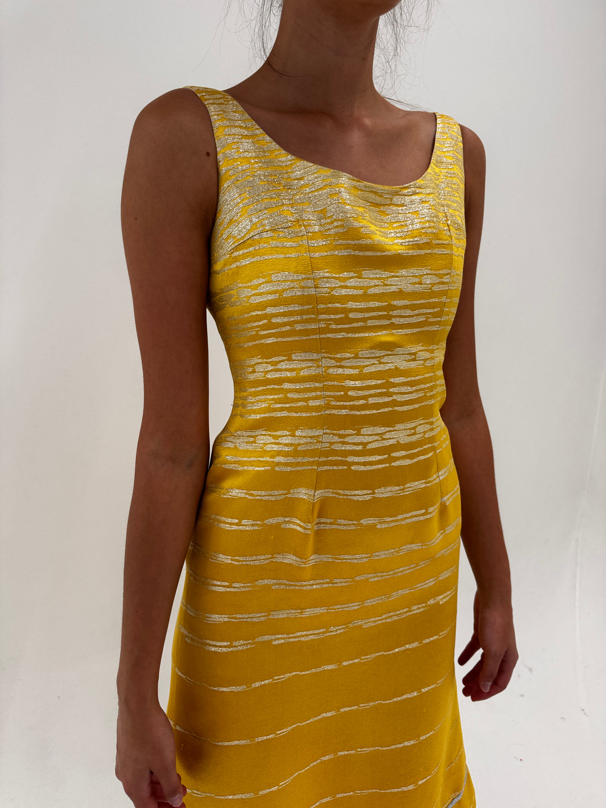 Rochie old vintage anii 60 din brocart auriu și argintiu spectaculos