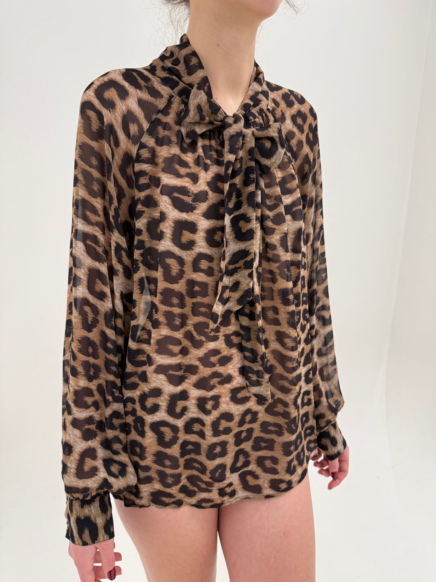 Cămașa animal print din Georgette cu funda