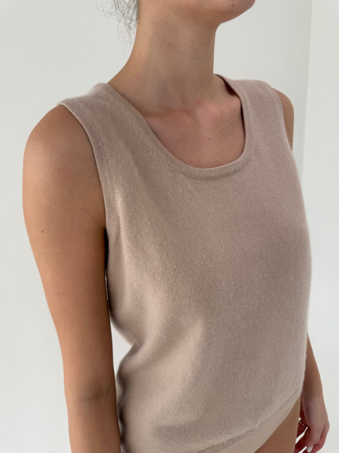 Top Pink nude din cașmir excepțional