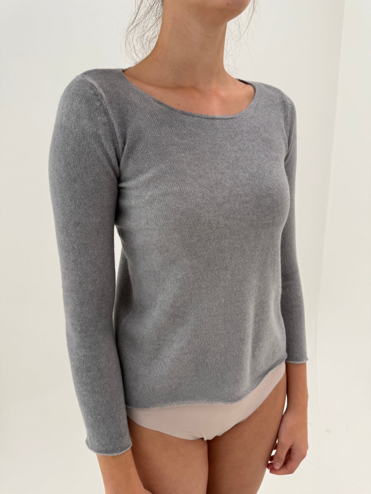 Pulover silver gray din cașmir cu un touch de lurex argintiu și extrem de fin
