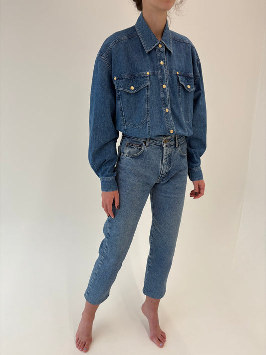 Jeans vintage premium petite clasic wash cu ținuta mom fit