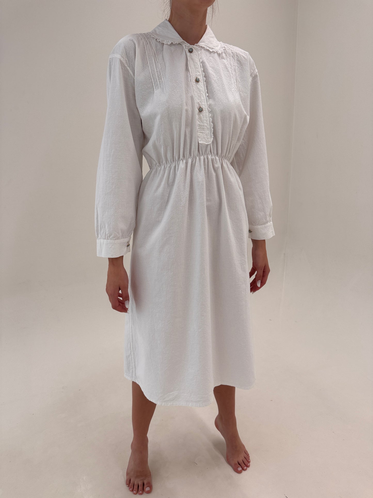 Rochie Old vintage excepțională din pânză de bumbac cu talie elastică și lucrătură manuală