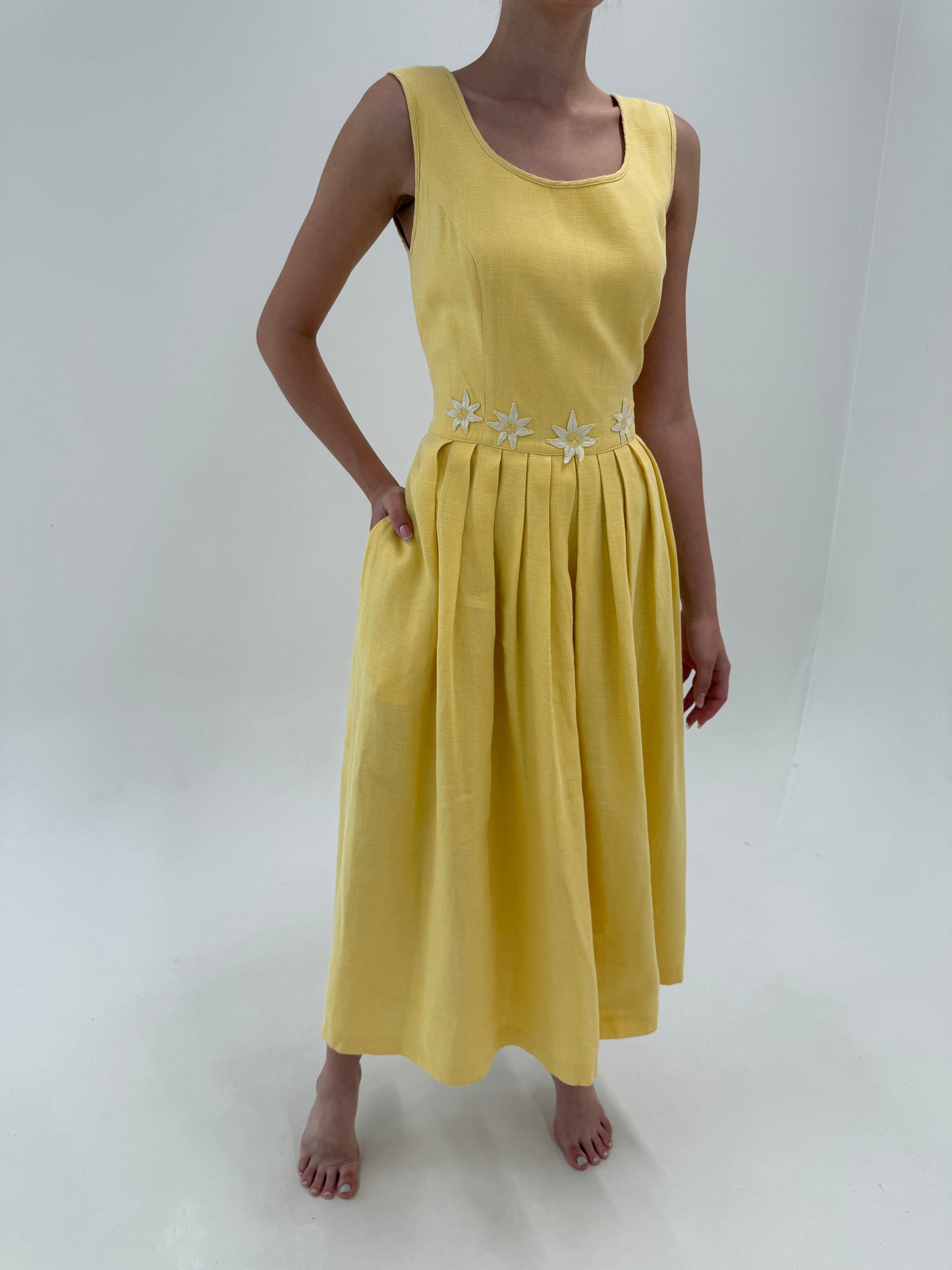 Rochie vintage maxi din pânză de in butter yellow cu buzunare și corsaj