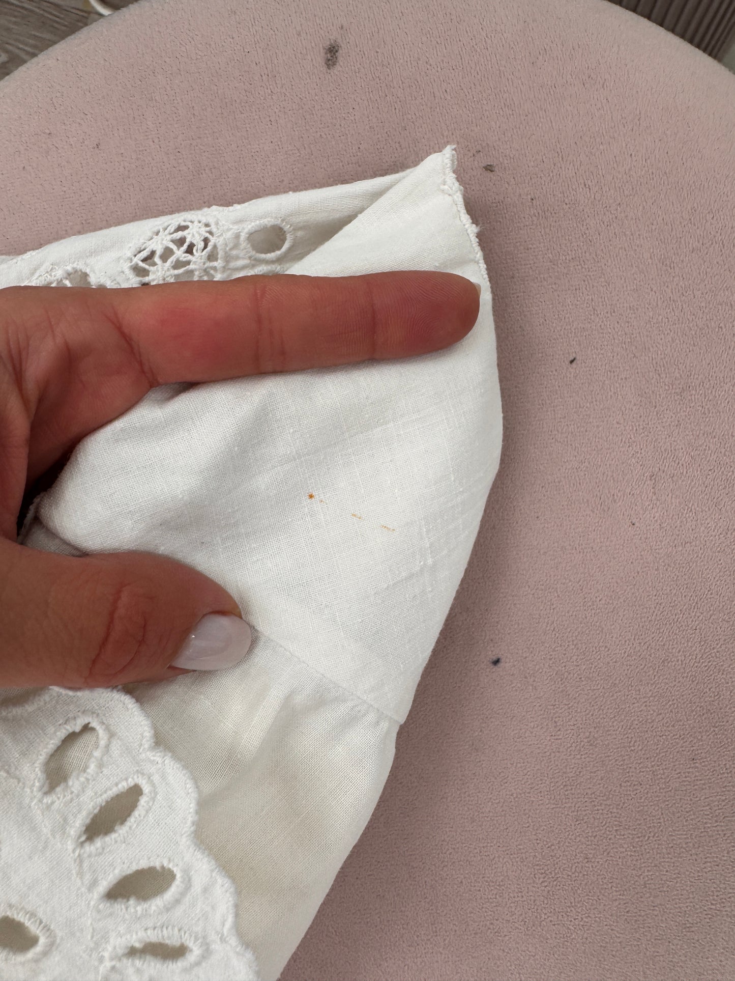 Cămașa vintage din pânză cu broderie excepțională