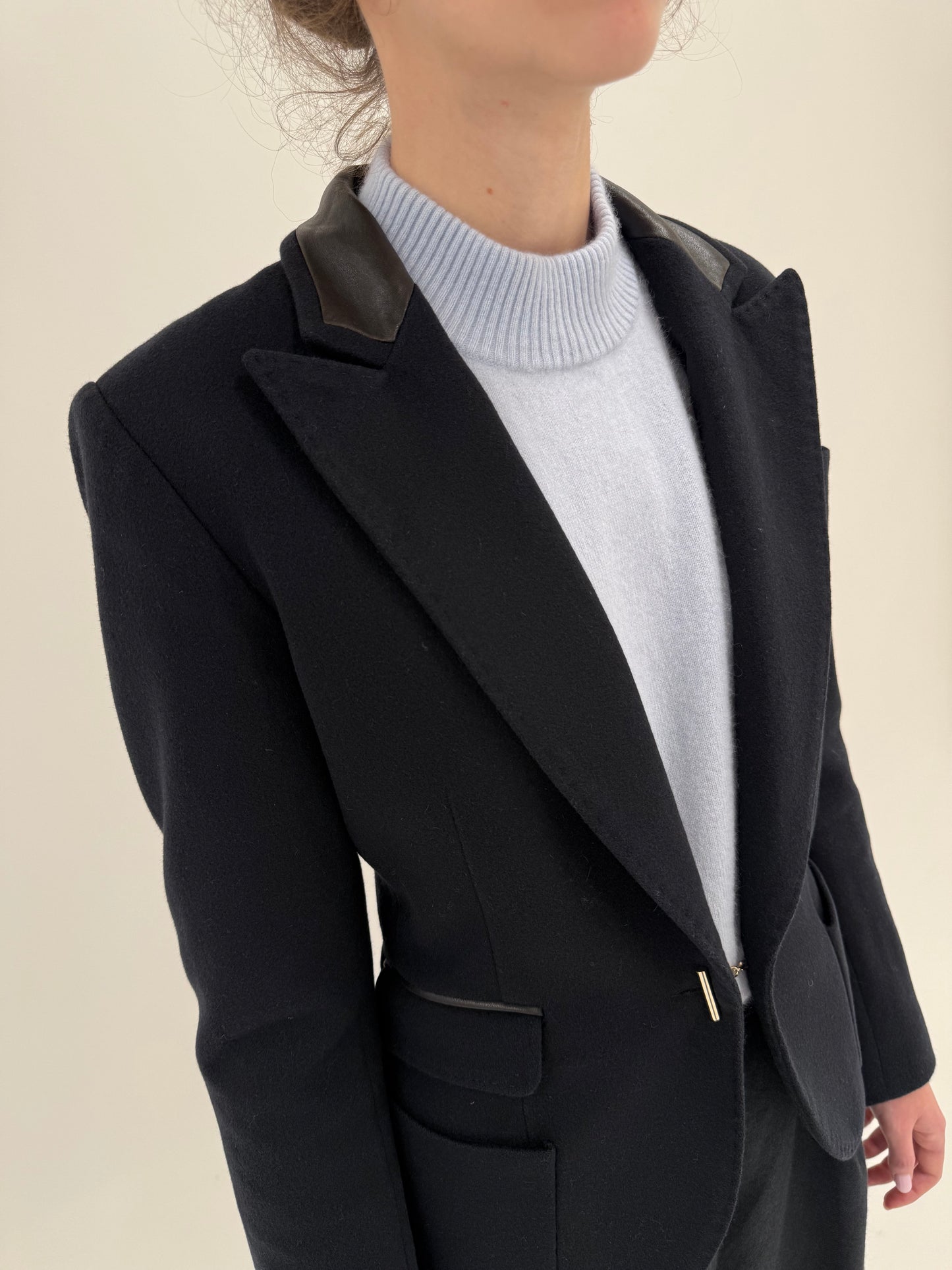 Sacou ultra luxury negru Barbara Bui cambrat din lana și cașmir cu piele naturală