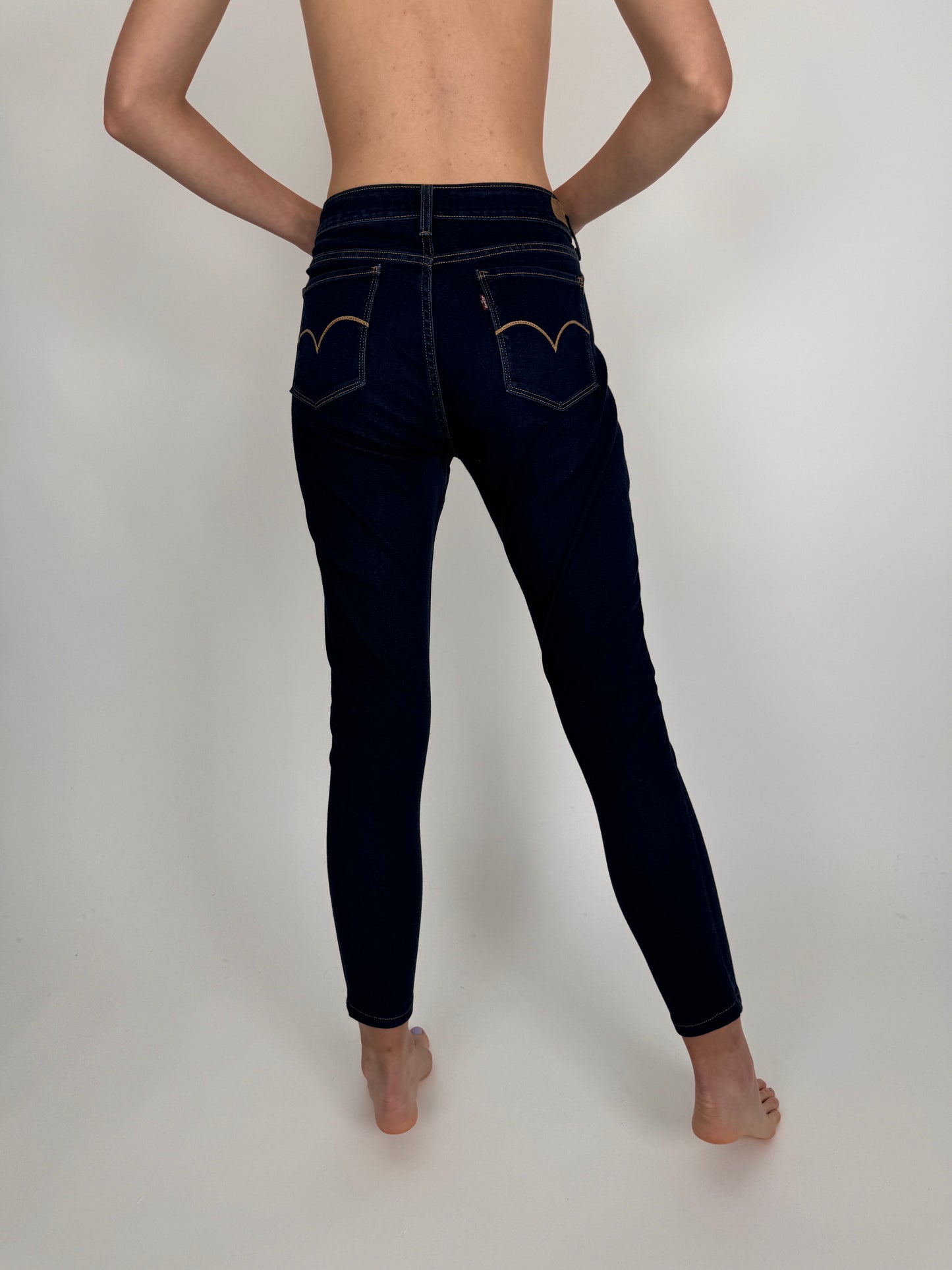 Jeanși Levi’s darker wash elastici