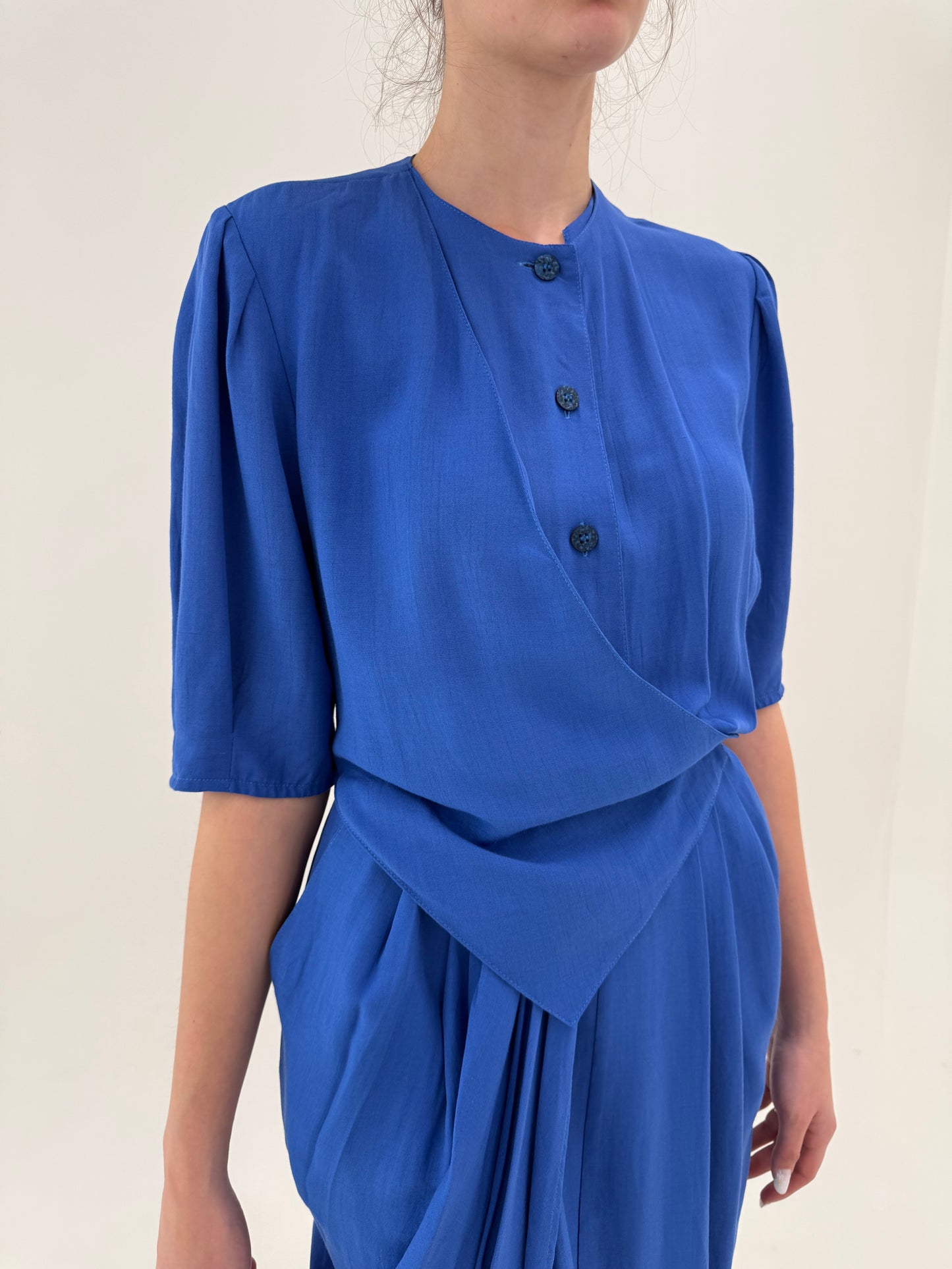 Fochie vintage albastru regal în croi ultra chic din vascoza cu in