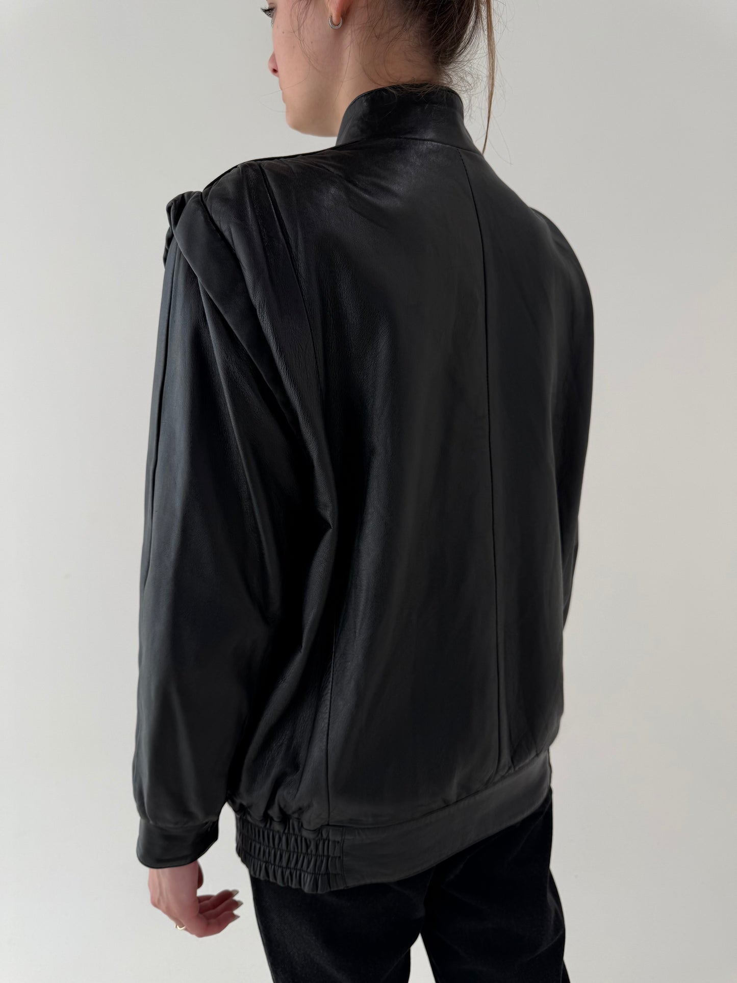 Geacă vintage din piele naturală extrem de moale în croi revenit în trend