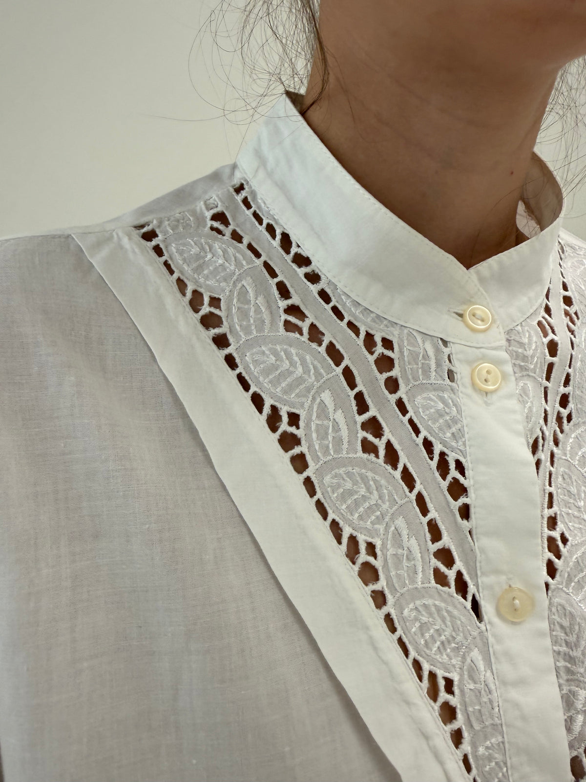 Camasa vintage cu broderie anglaise și mâneci ușor bufante din panzica de bumbac