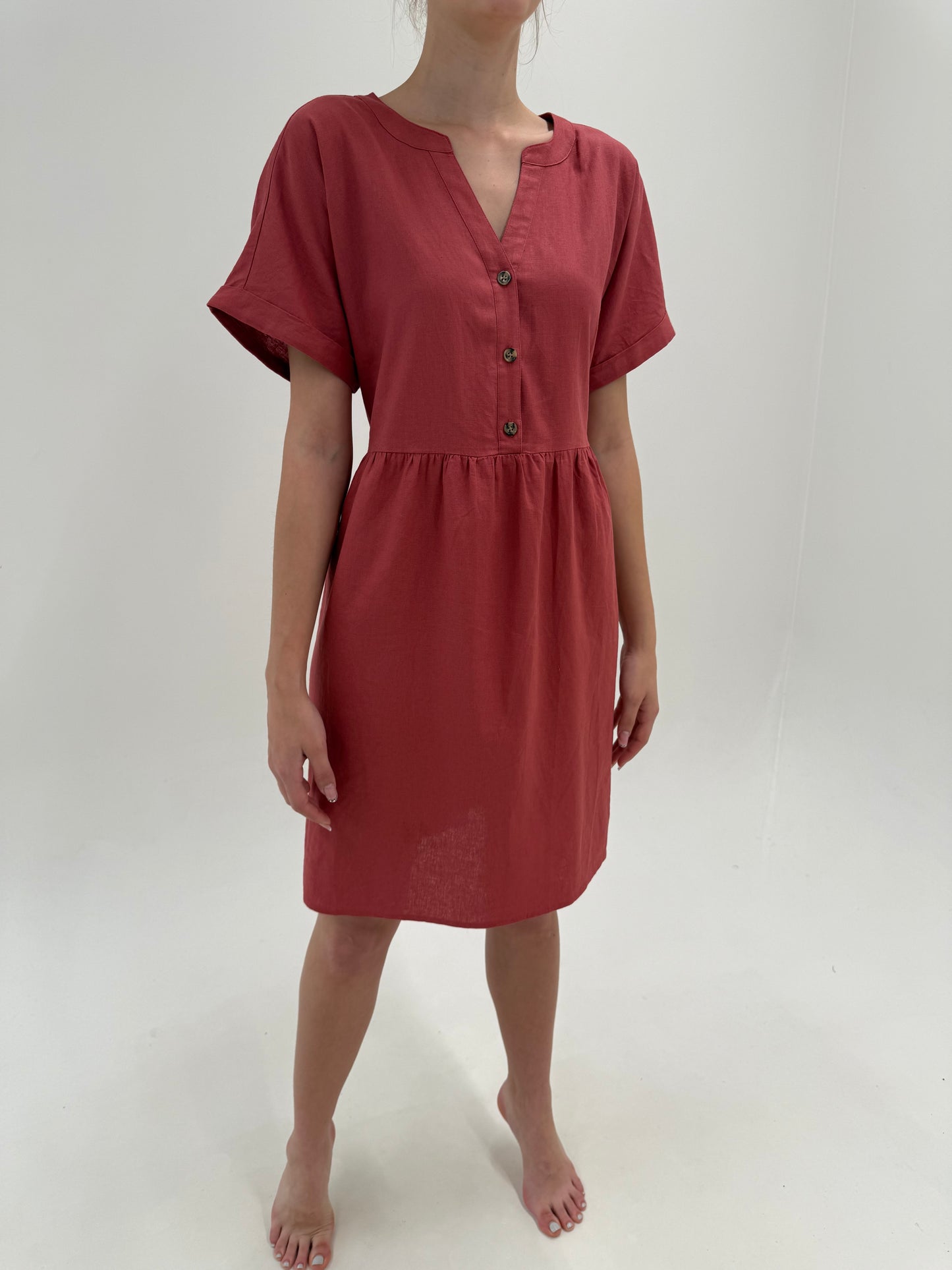 Rochie din in cu talie marcată ultra înaltă dusty red în croi minimalist