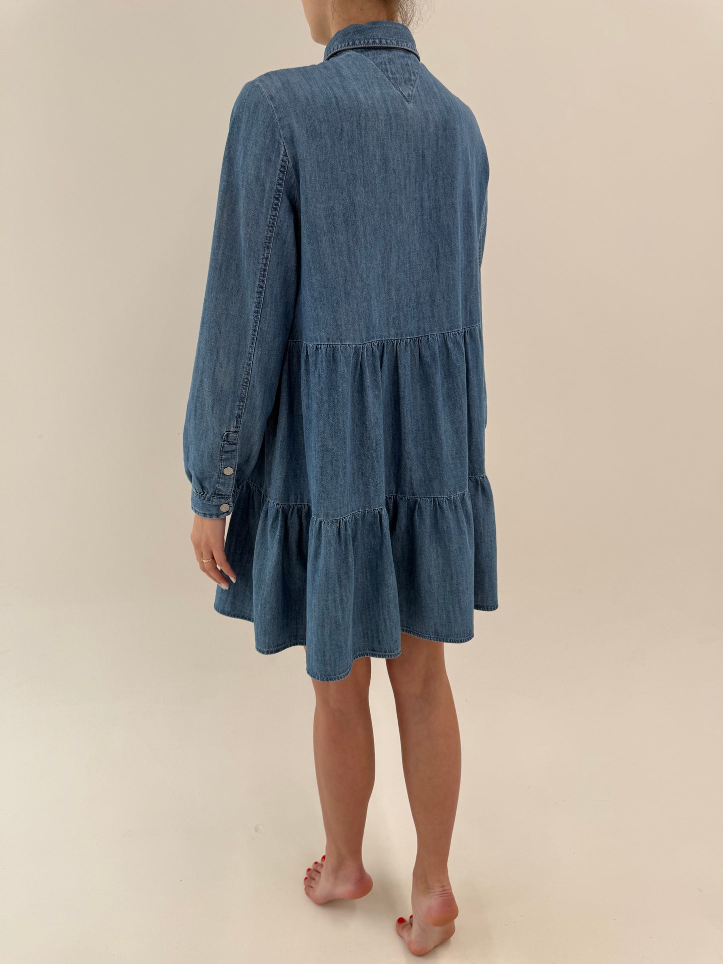 Rochie Tommy Hilfiger din jeans subțire în croi lejer