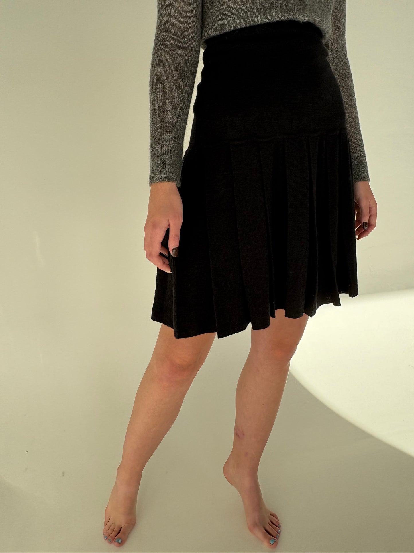 Fustă charcoal gray plisata din tricot de lana extrafina