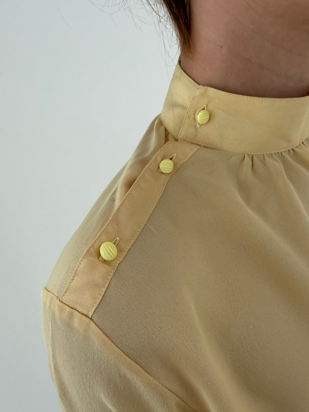 Cămașa old vintage anii 80 butter yellow cu print superb din mix de mătase naturală