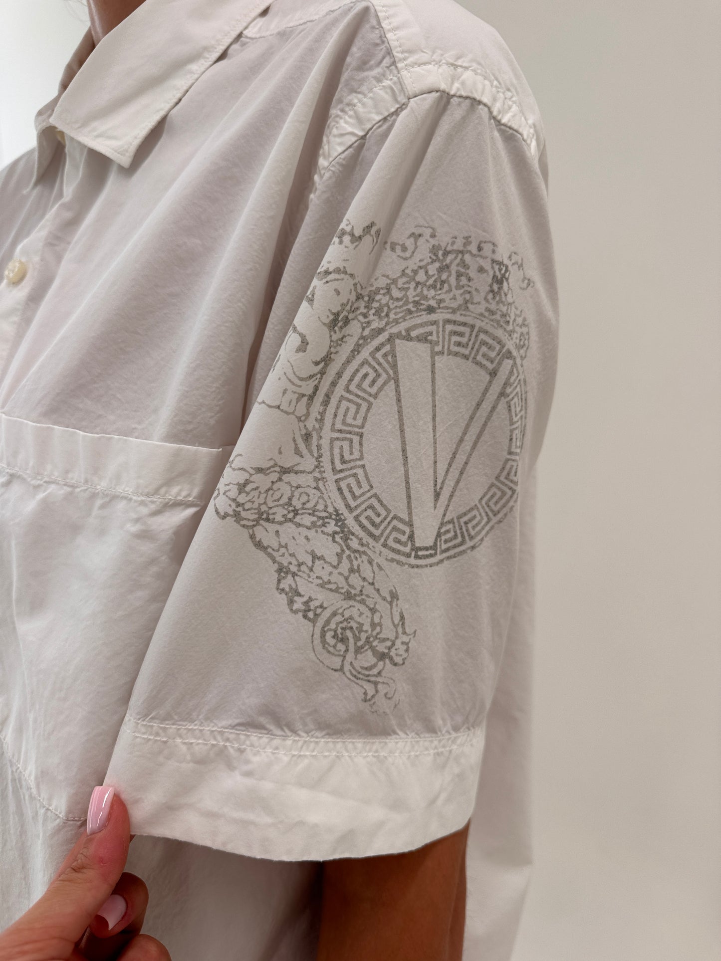 Cămașa Versace din poplin excepțional cu influențe casual