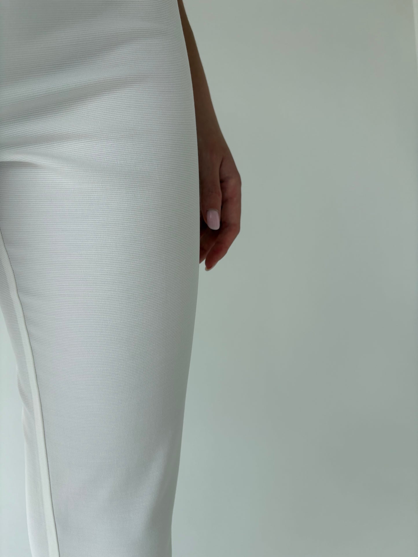 Pantaloni petite din poplin de bumbac ușor satinat texturat cu dungi