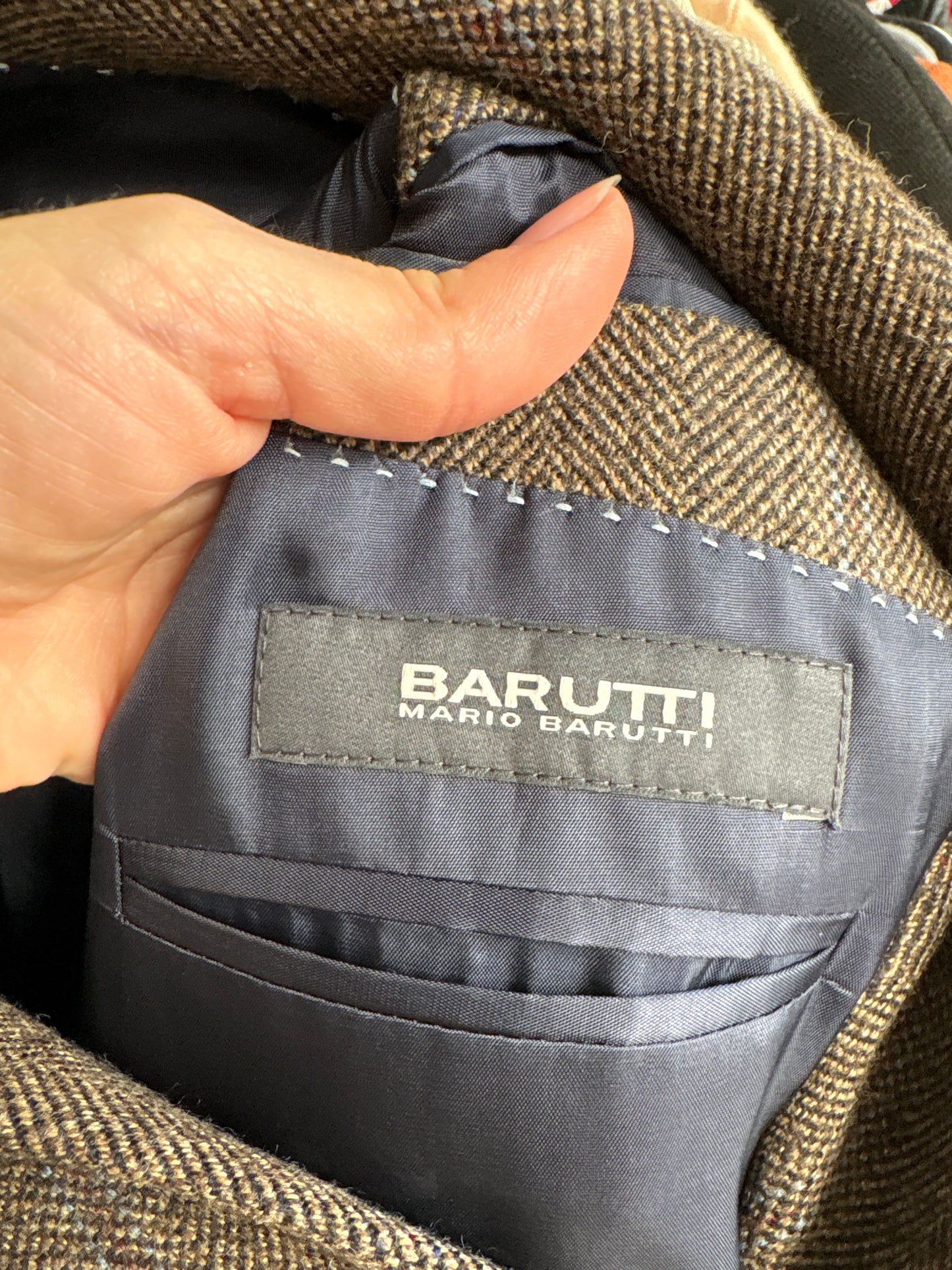 Sacou italian din tweed de lana și cașmir în nuanțe neutre și carouri fine